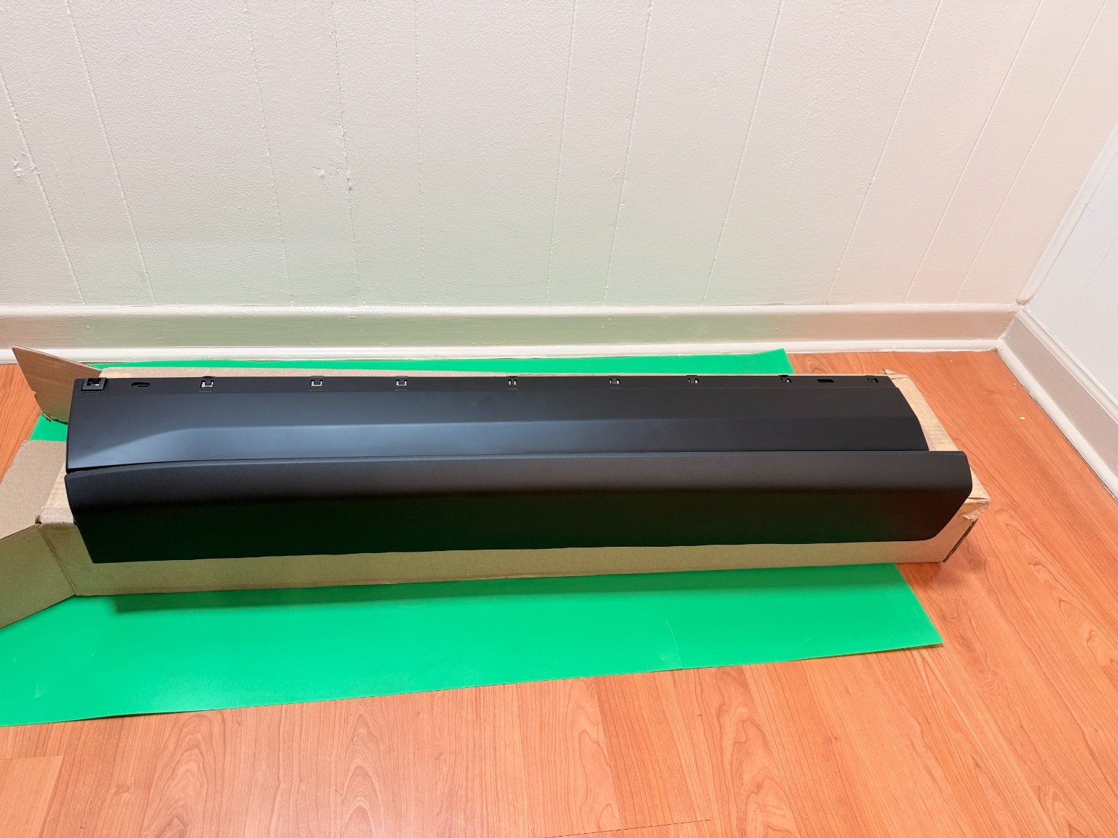 New OEM Genuine Ford Front Lower Door Molding 2019-2024 Edge LH GT4Z-5820879-AC