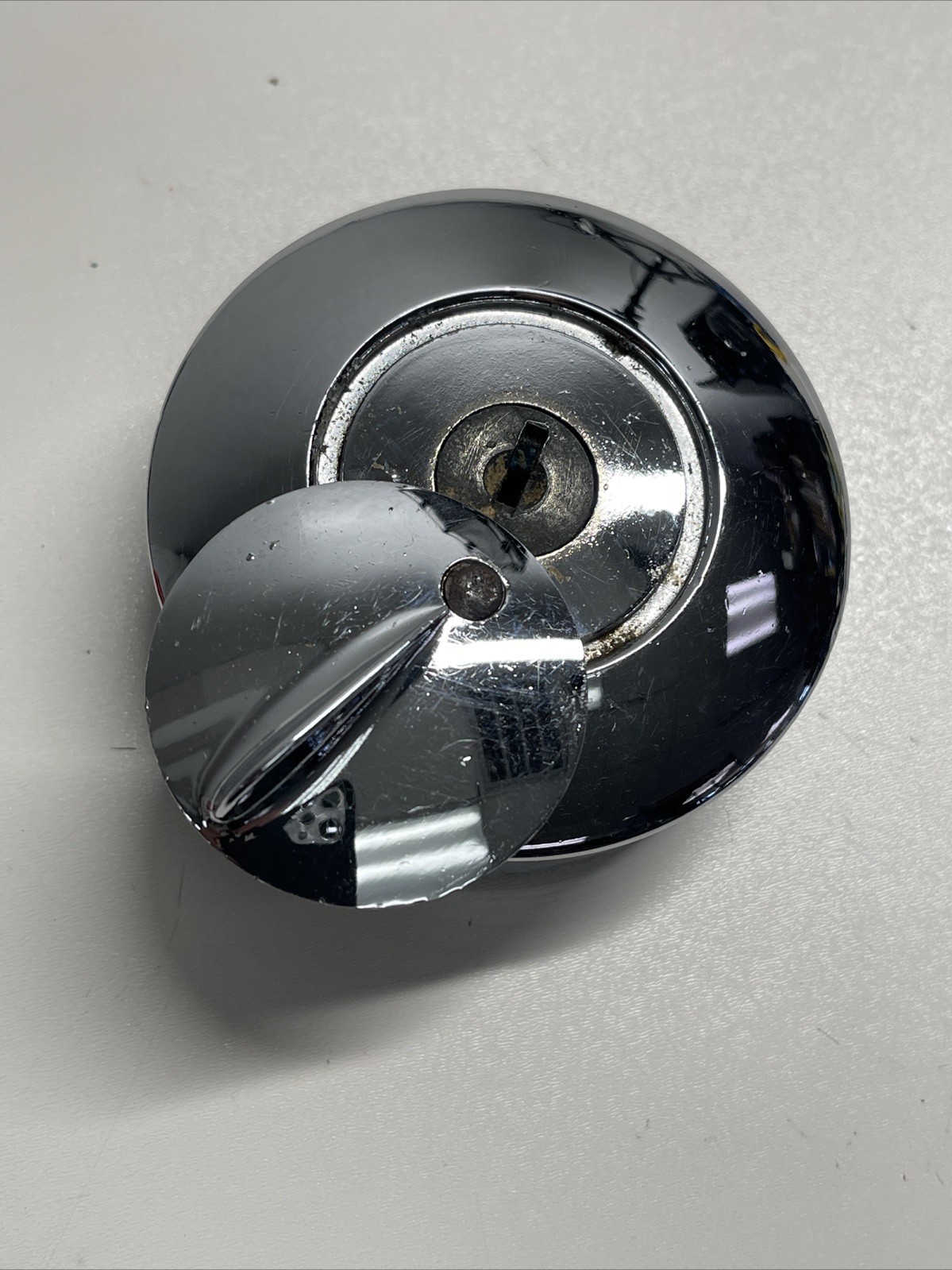 1956 Chevrolet GM Accessory Locking Gas Cap 987347 n3