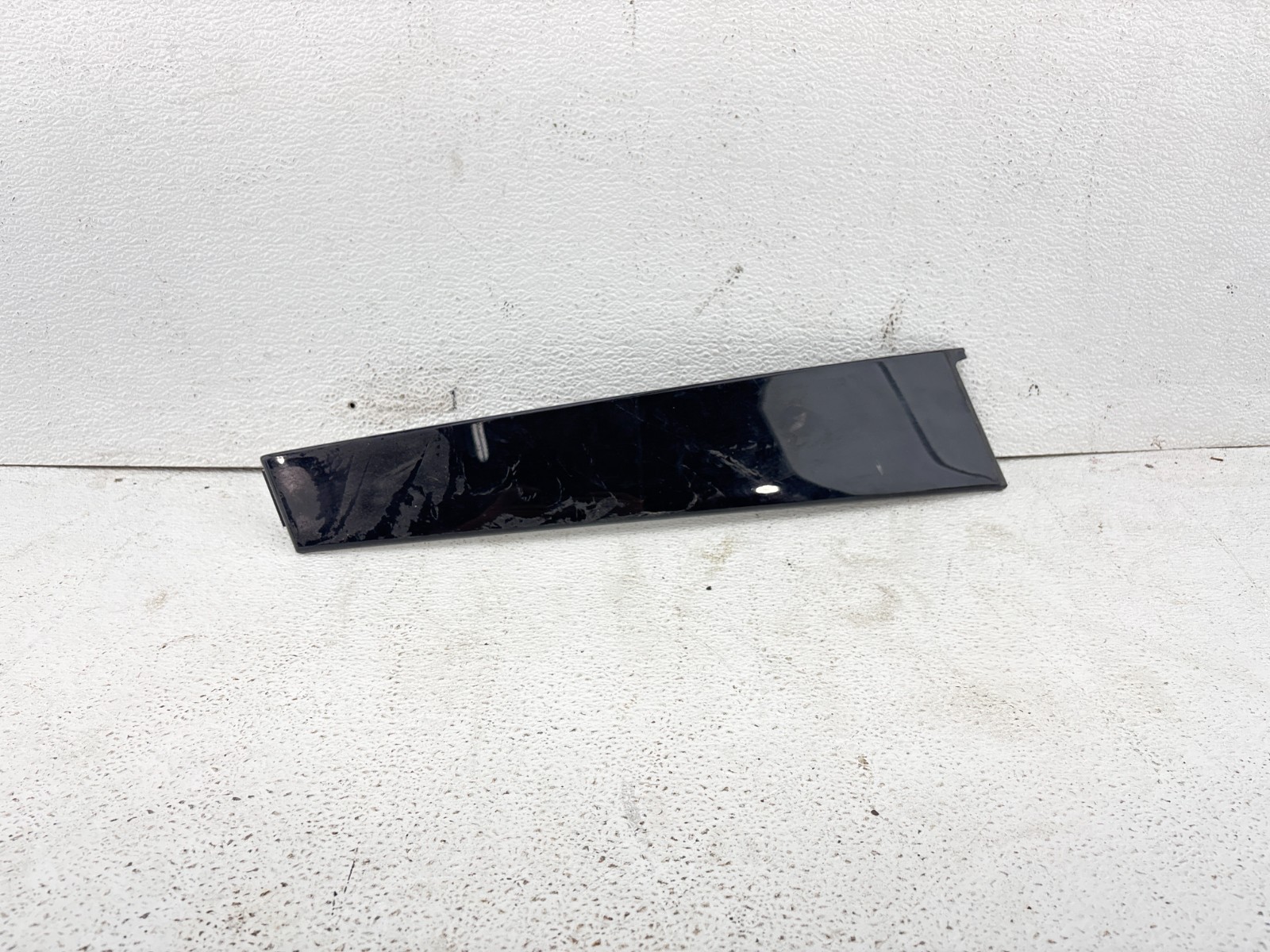 2020-24 HYUNDAI SONATA FRONT LEFT SIDE DOOR WINDOW B PILLAR APPLIQUE MOLDING OEM