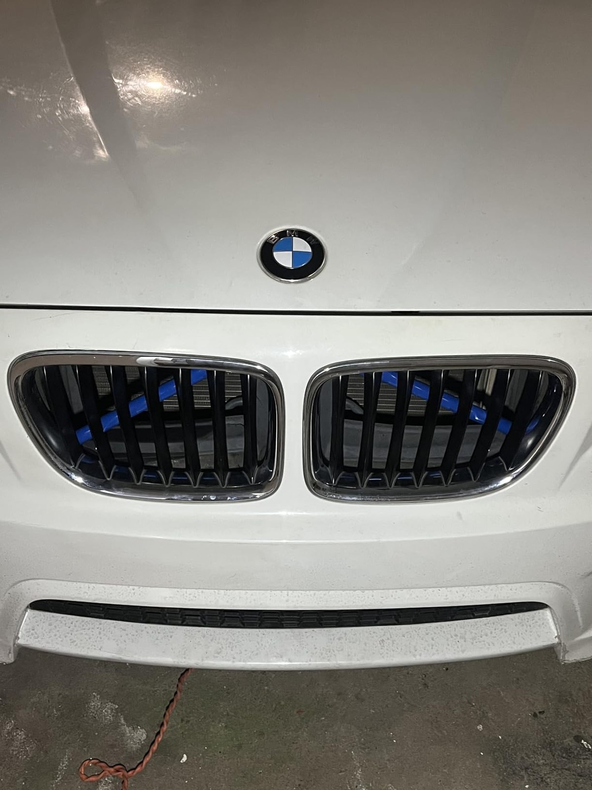 Front Grille Kidney Bumper V Brace For 2006-2013 BMW 325i Base Sedan 4-Door 3.0L