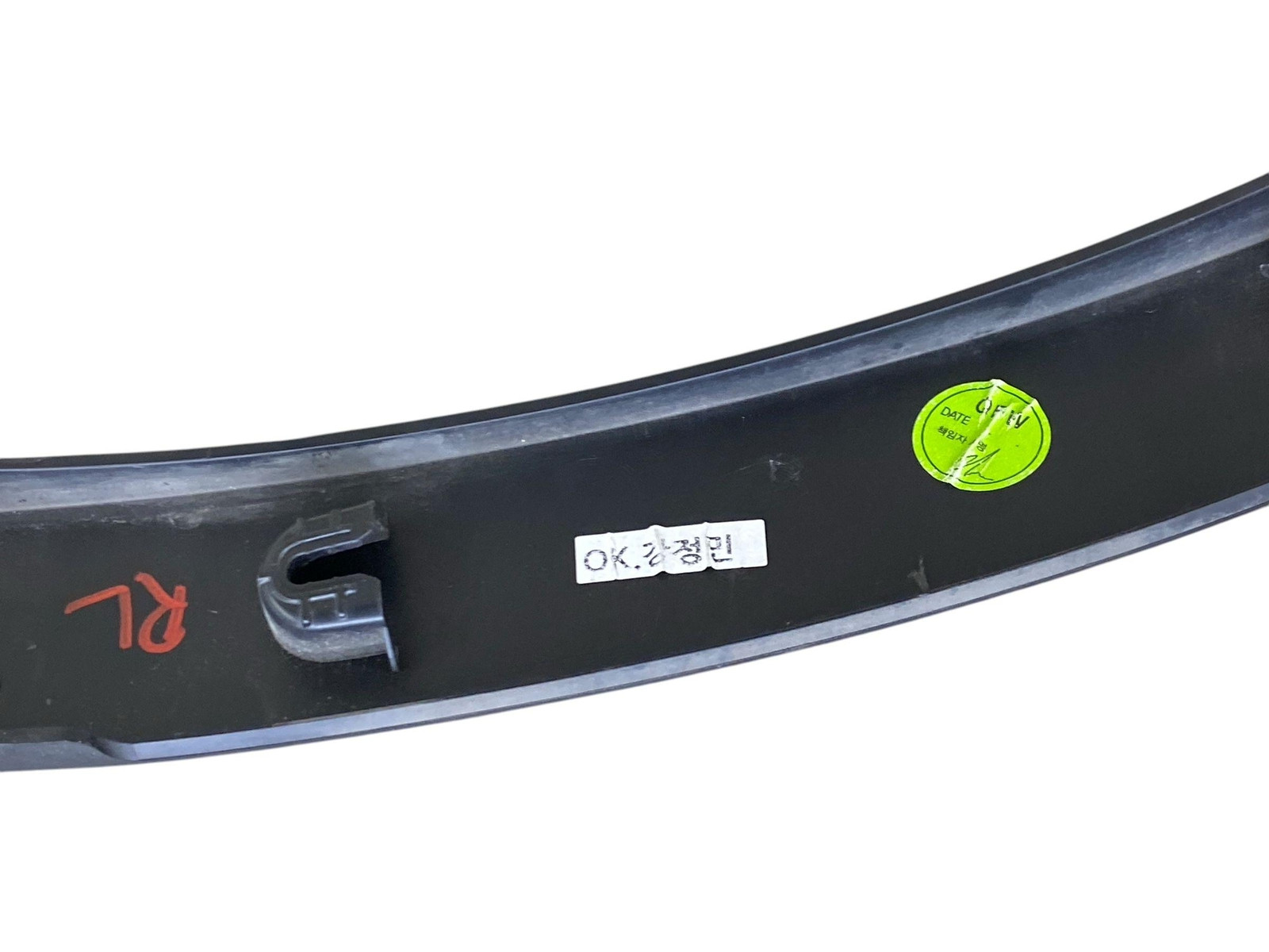 2023-2024 VINFAST VF 8 LEFT REAR WHEEL OPENING MOLDING FENDER FLARE BEX30006063