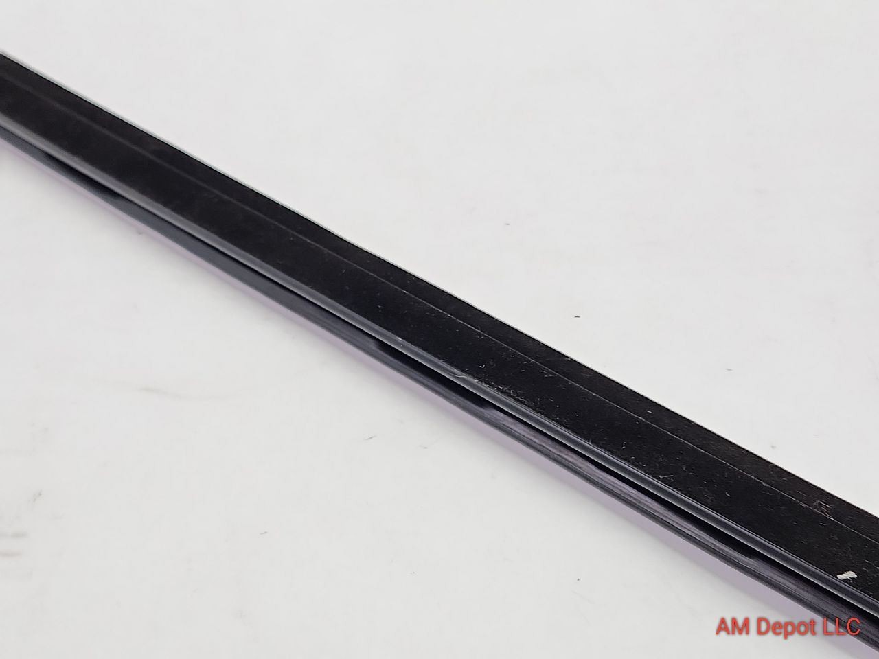 2009 BMW 135i 128i E82 E88 E81 Right Door Interior Window Channel Seal 7164940