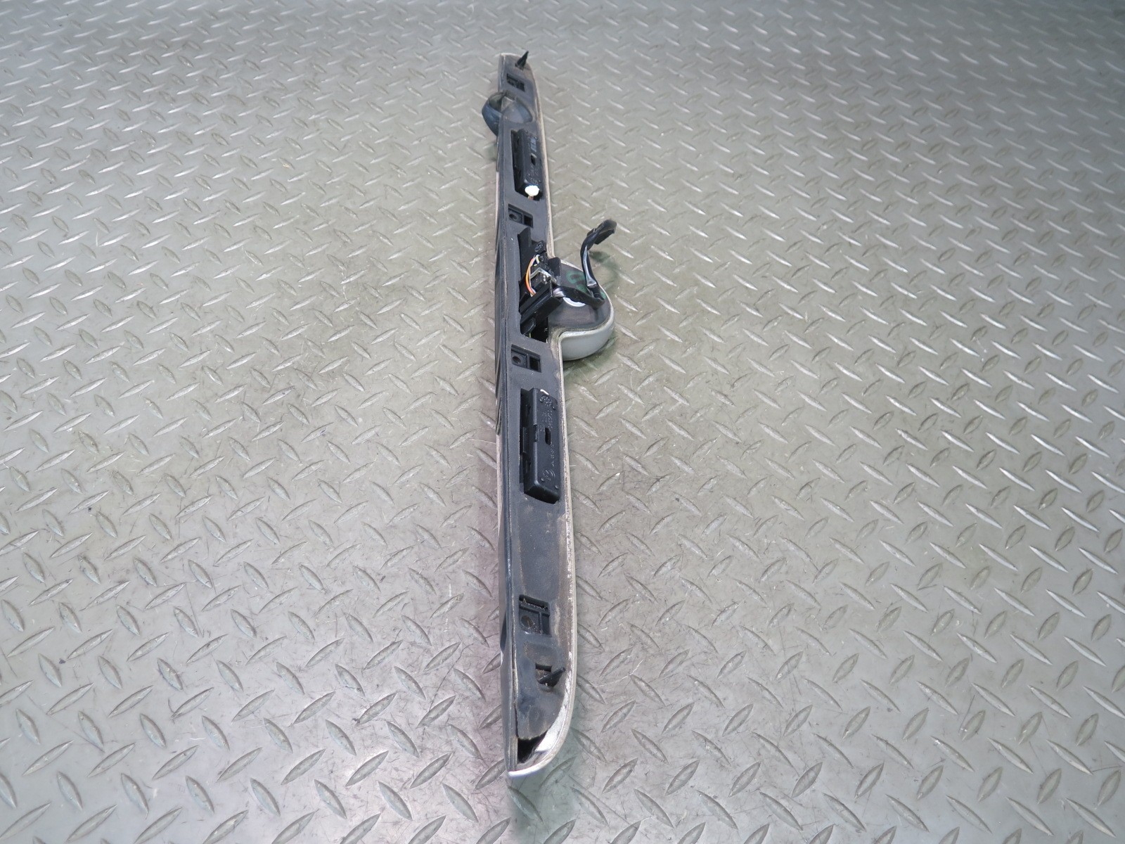01-06 BMW E46 330Ci CONVERTIBLE REAR TRUNK LID HANDLE TRIM MOLDING OEM