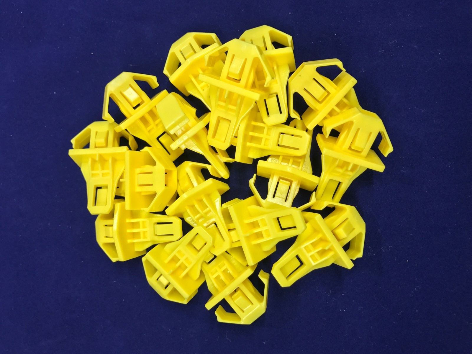 Set of 20 Bumper Moulding Clips Yellow Nylon For Honda CR-V 91578-T0A-003