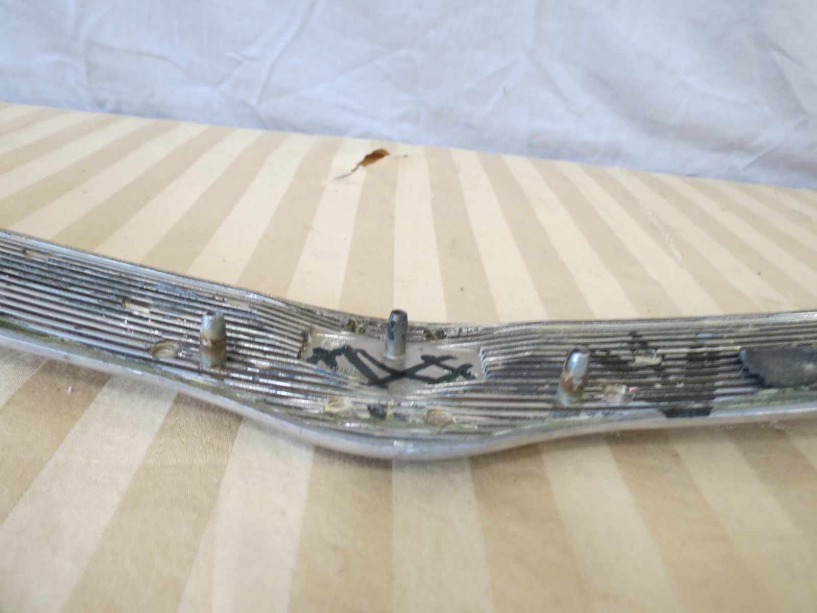 04-08 Chrysler Crossfire Front Hood Molding Trim Panel CENTER BAR Chrome OEM