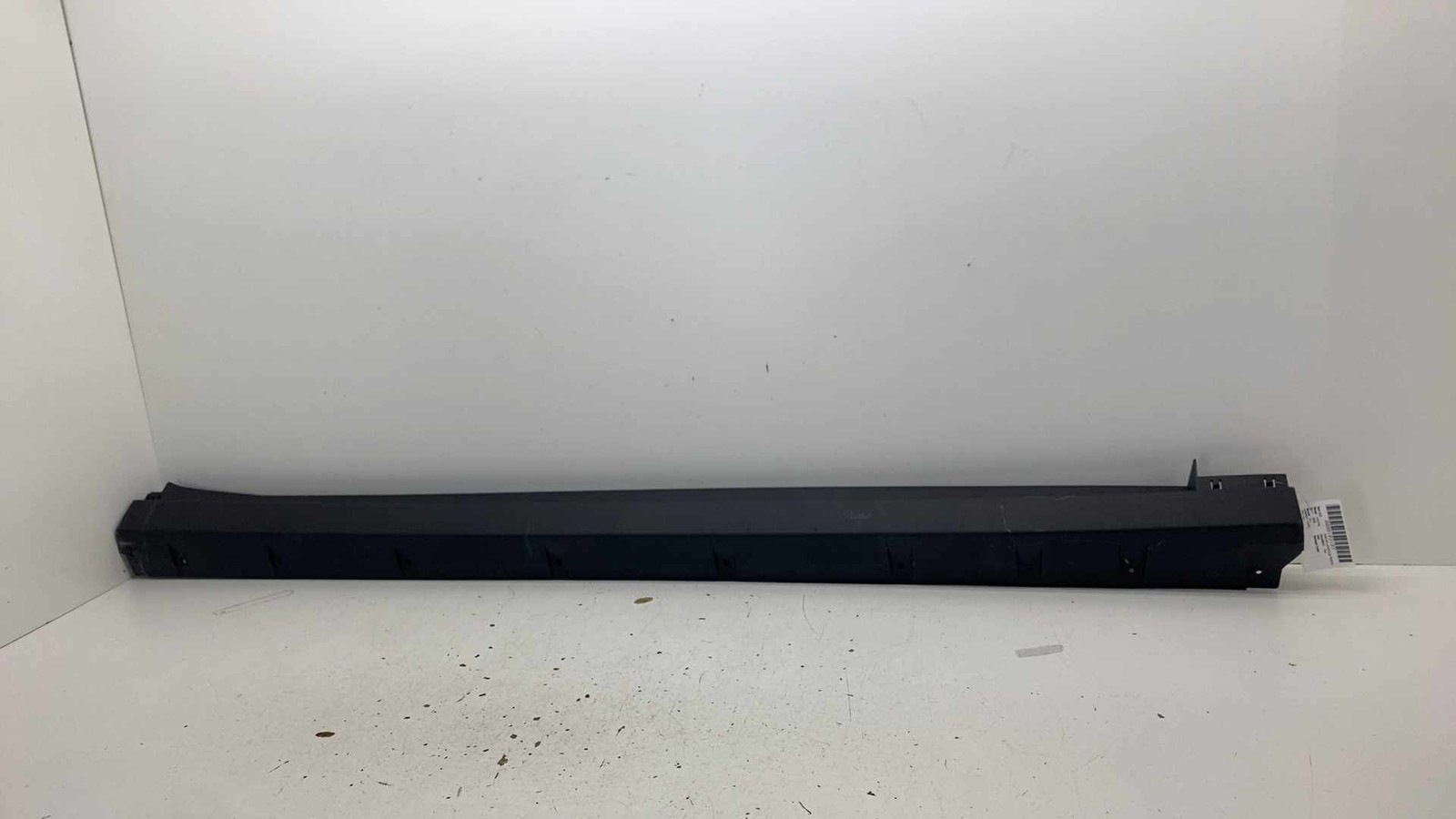⭕ 23-25 VinFast VF8 Passenger Side Skirt Rocker Molding Cover Right BEX30008072