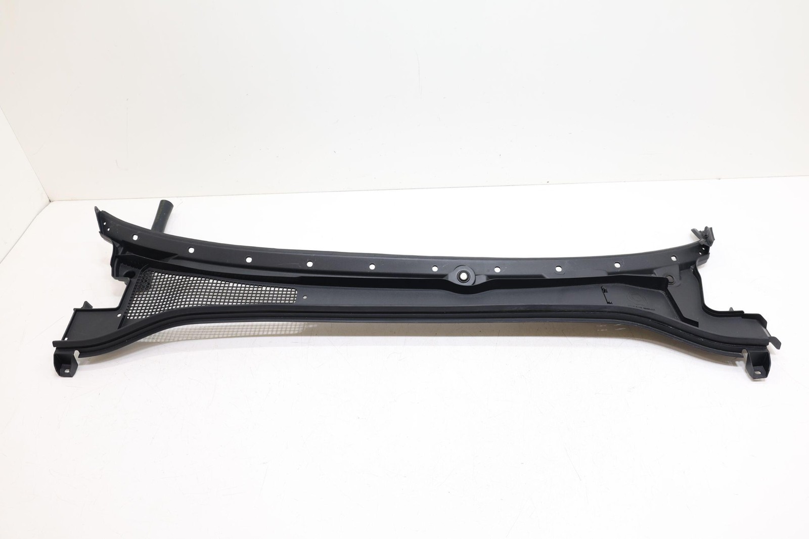 2023-2026 VINFAST VF 8 FRONT WINDSHIELD WIPER COWL GRILLE PANEL OEM BEX30013017