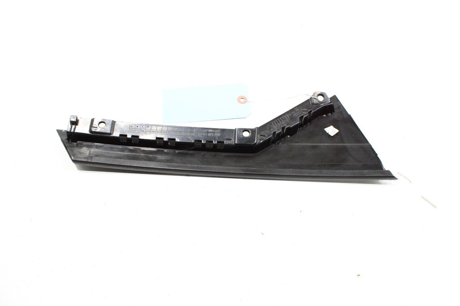 2018 – 2023 AUDI Q5 REAR LEFT DOOR WINDOW C PILLAR REARWARD APPLIQUE MOLDING OEM