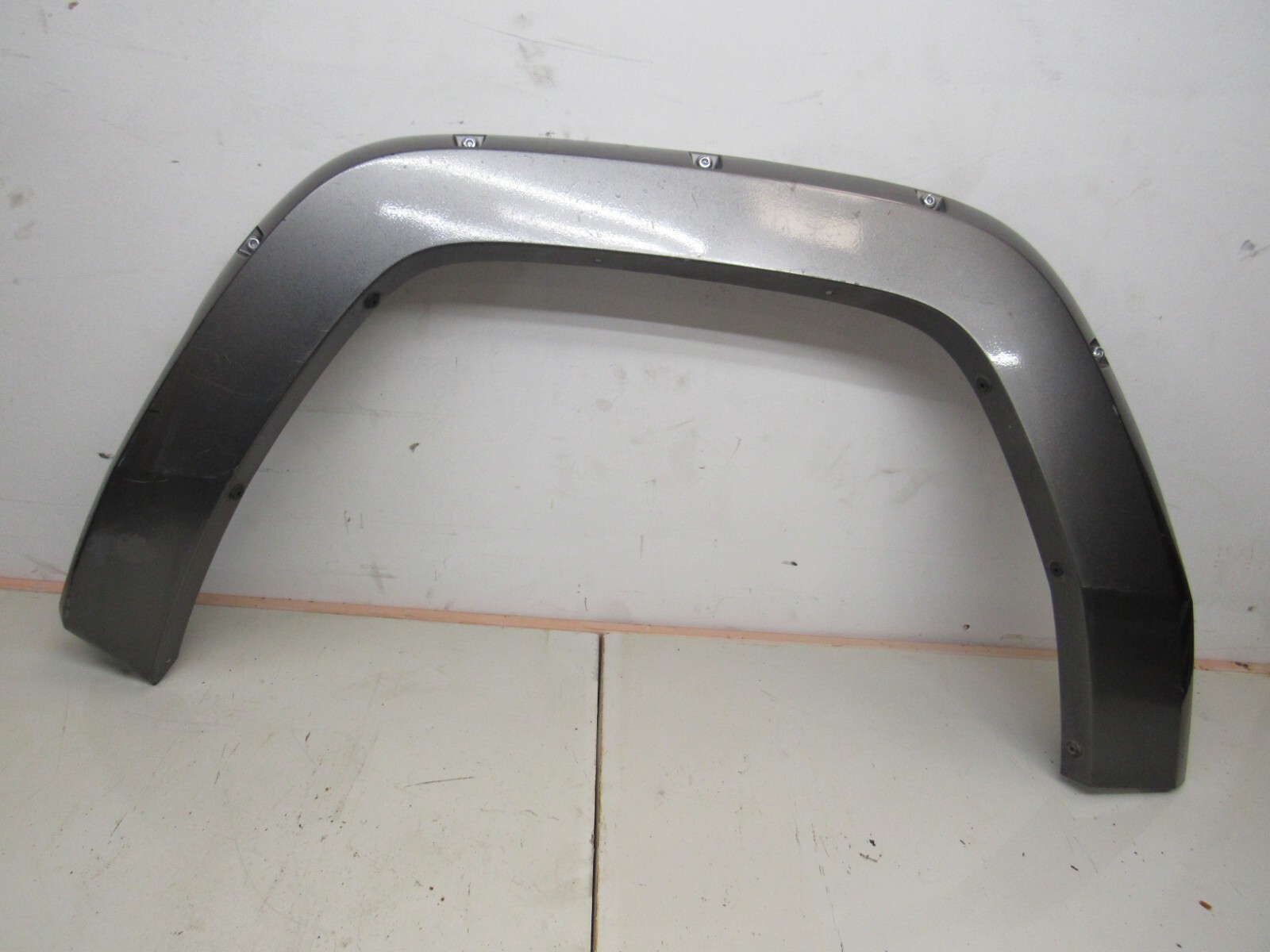 Fender Flare COMMANDER 2006 2010 Left Driver Front Wheel Opening Applique Trim