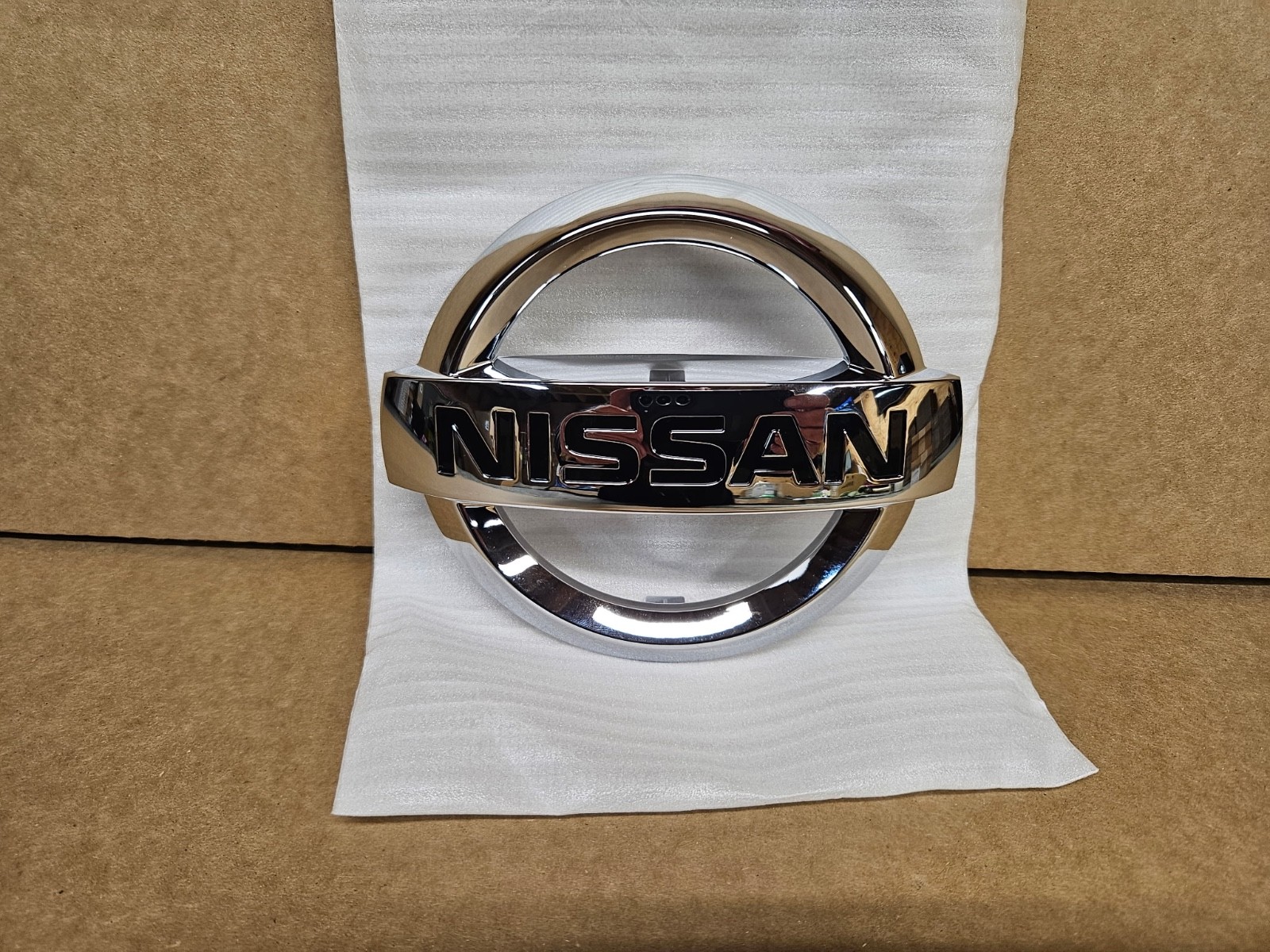 NEW OEM 11-23 Nissan Altima Murano Rogue Quest Maxima Front Grill Chrome Emblem
