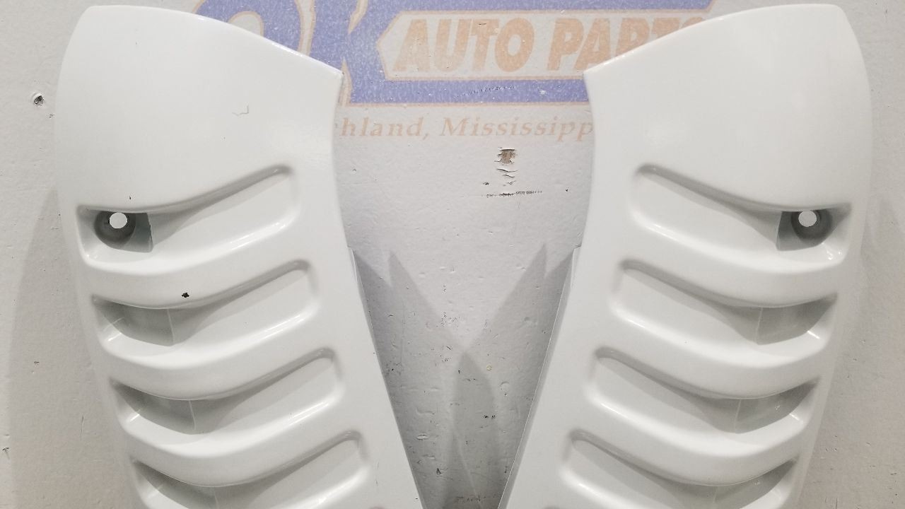 97 CHEVY EXPRESS 1500 MARK III REAR UPPER BODY TRIM SET PAIR WHITE