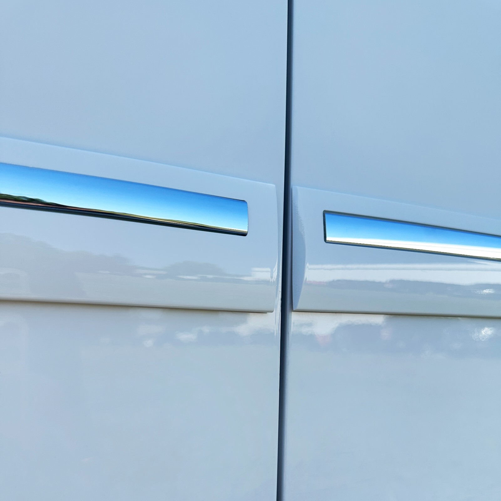 For: Ford F250/350 Crew Cab 1999-16 Painted Moldings w/ Chrome #CF2-F250/350-CC