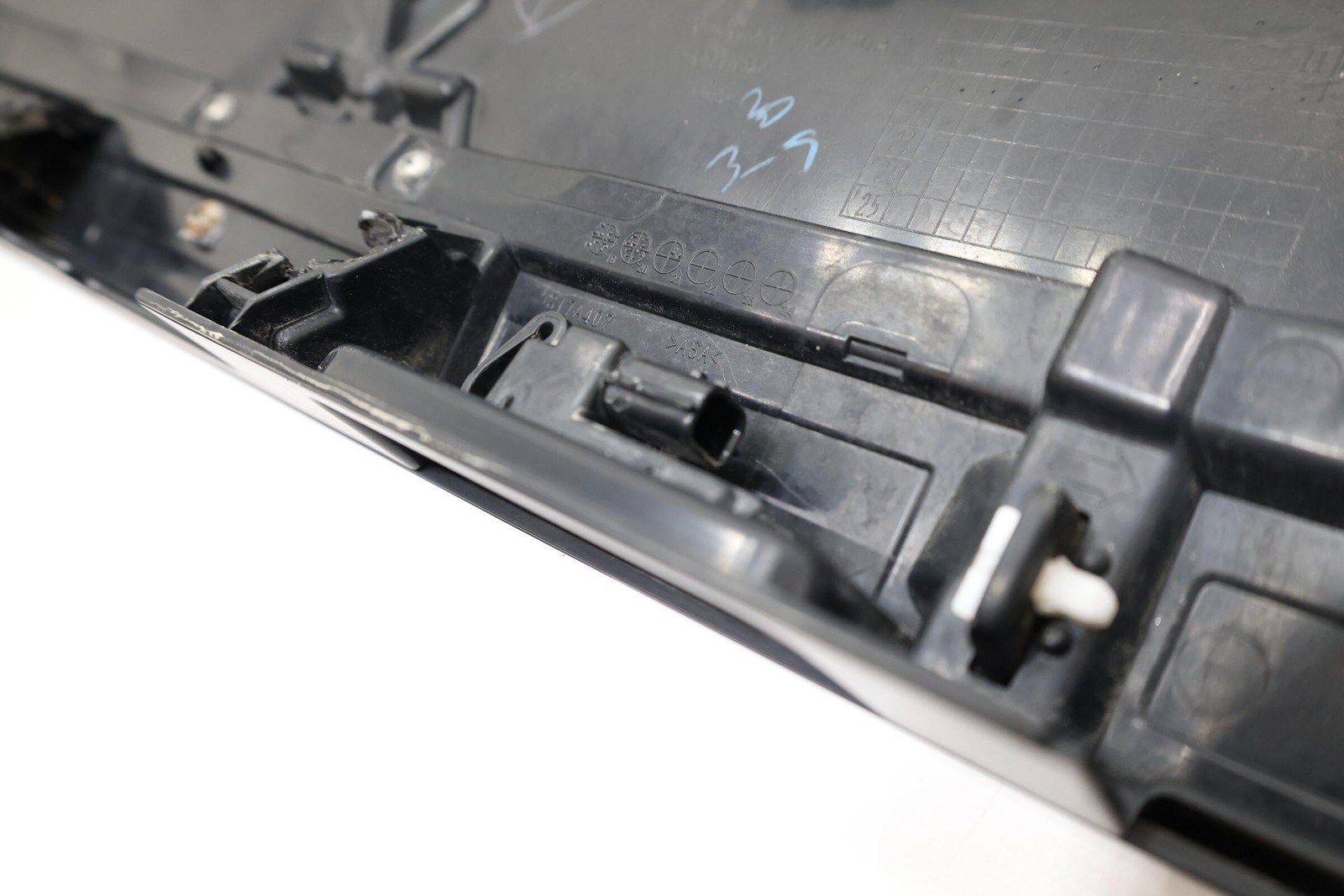 2022 – 2025 MITSUBISHI OUTLANDER REAR LIFTGATE MOLDING TRIM PANEL OEM BLUE_D14