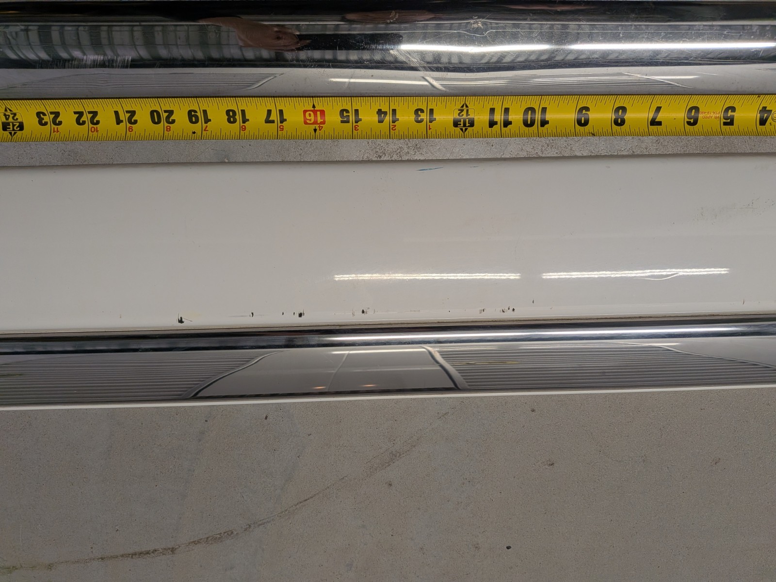 00-06 GMC Yukon XL Passenger Right Side Door Molding Set Front Rear – White
