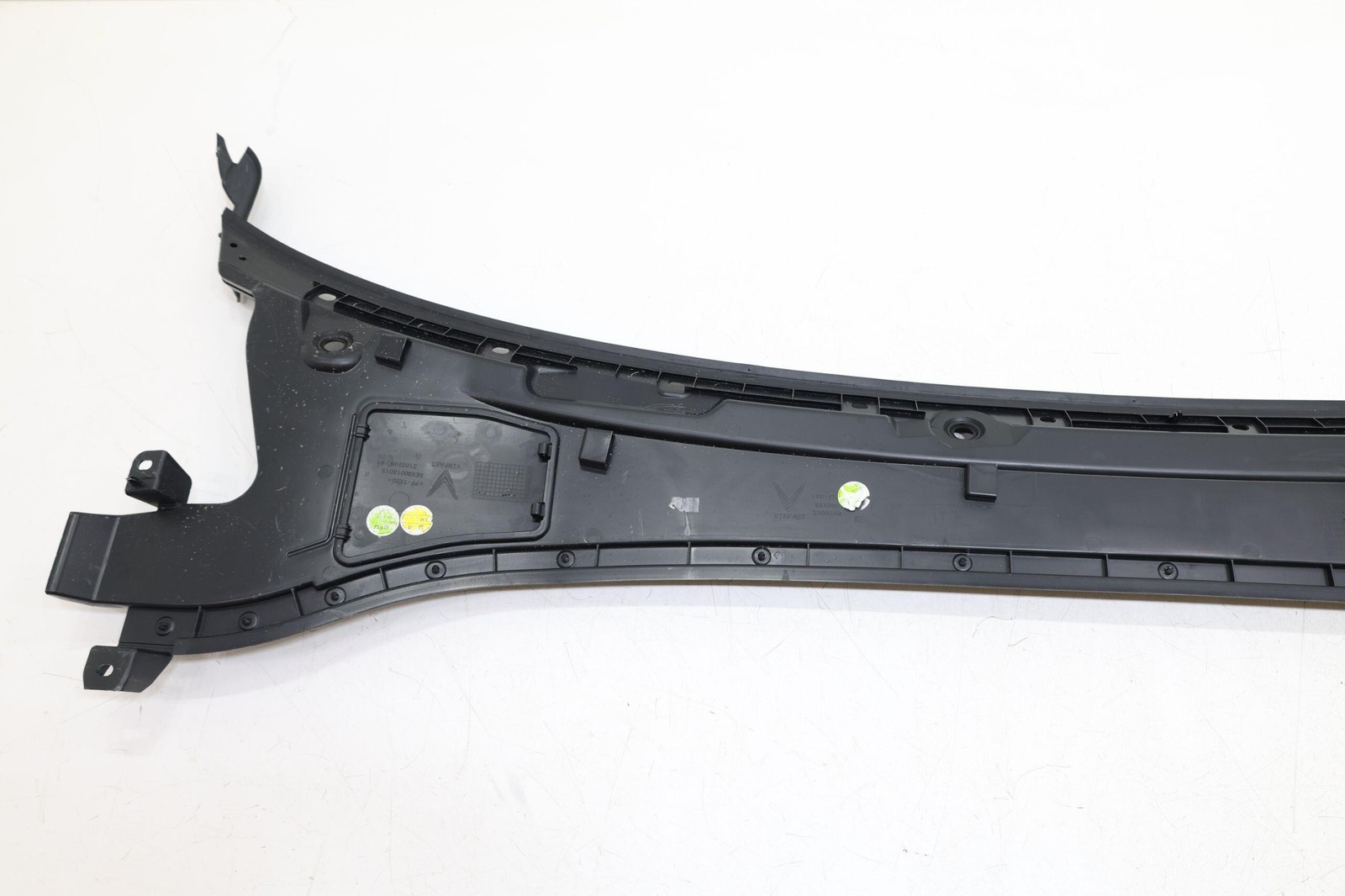2023-2026 VINFAST VF 8 FRONT WINDSHIELD WIPER COWL GRILLE PANEL OEM BEX30013017