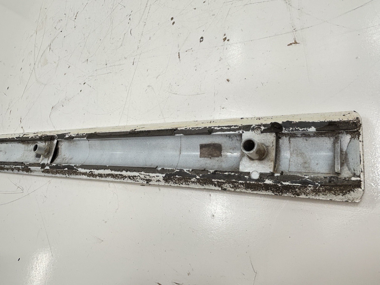 2000 – 2005 Buick Lesabre Passenger REAR Door Belt Trim Moulding WHITE OEM