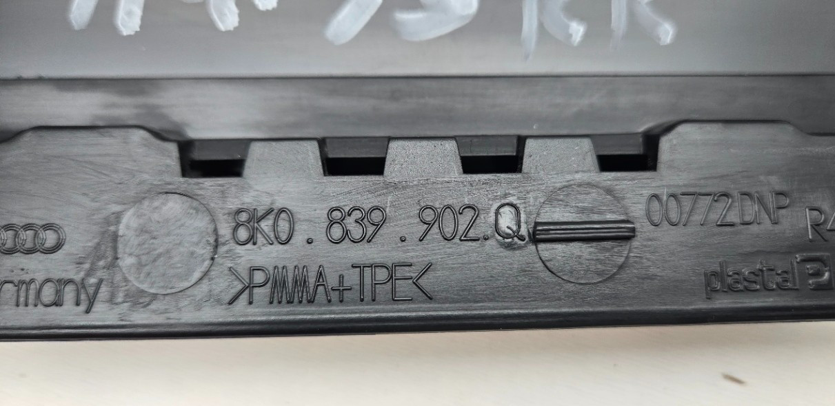 2009-2016 AUDI A4 S4 RIGHT REAR DOOR EXTERIOR B PILLAR MOLDING TRIM 8K0839902Q