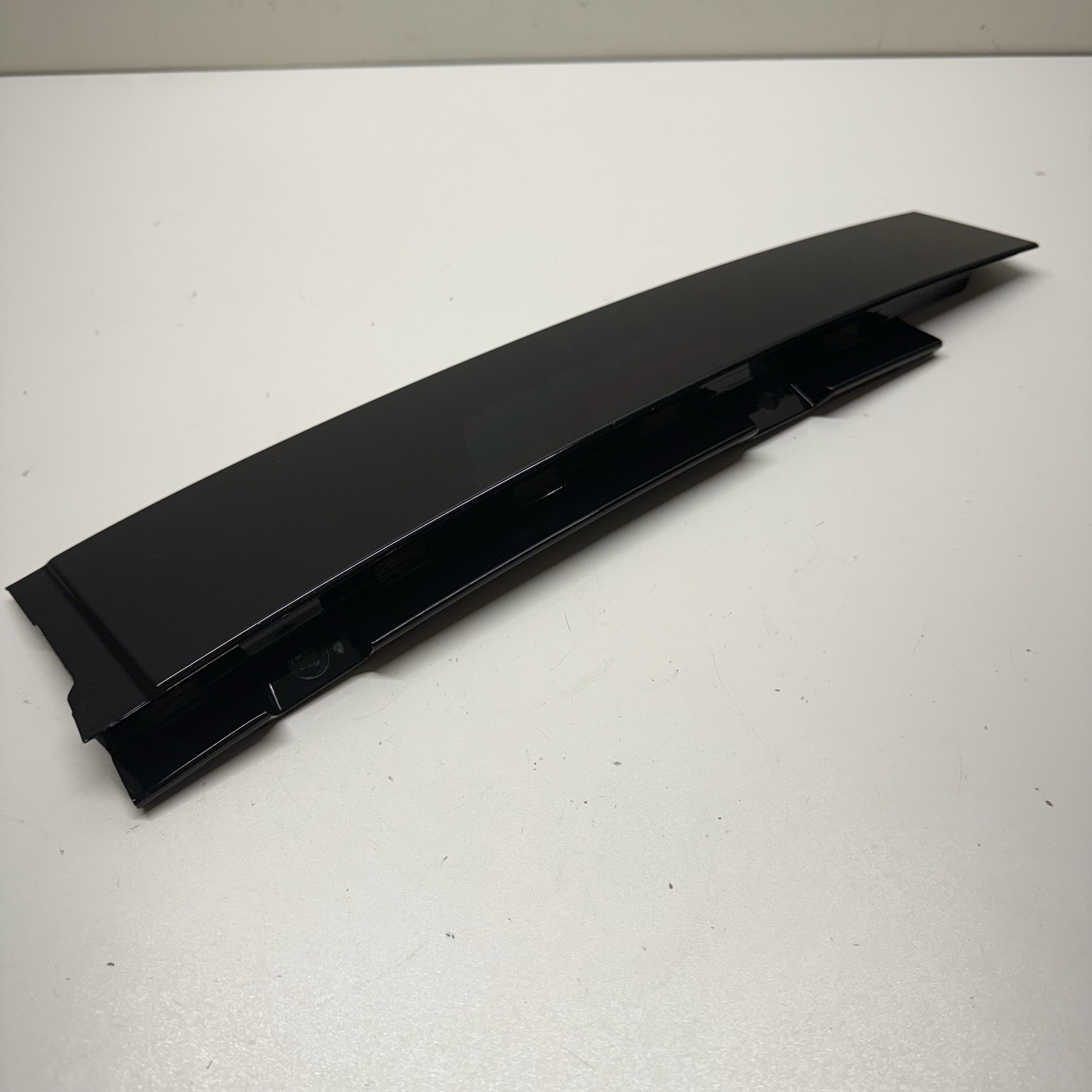 2016-2025 CHEVROLET MALIBU REAR LEFT SIDE DOOR WINDOW B PILLAR TRIM MOLDING OEM