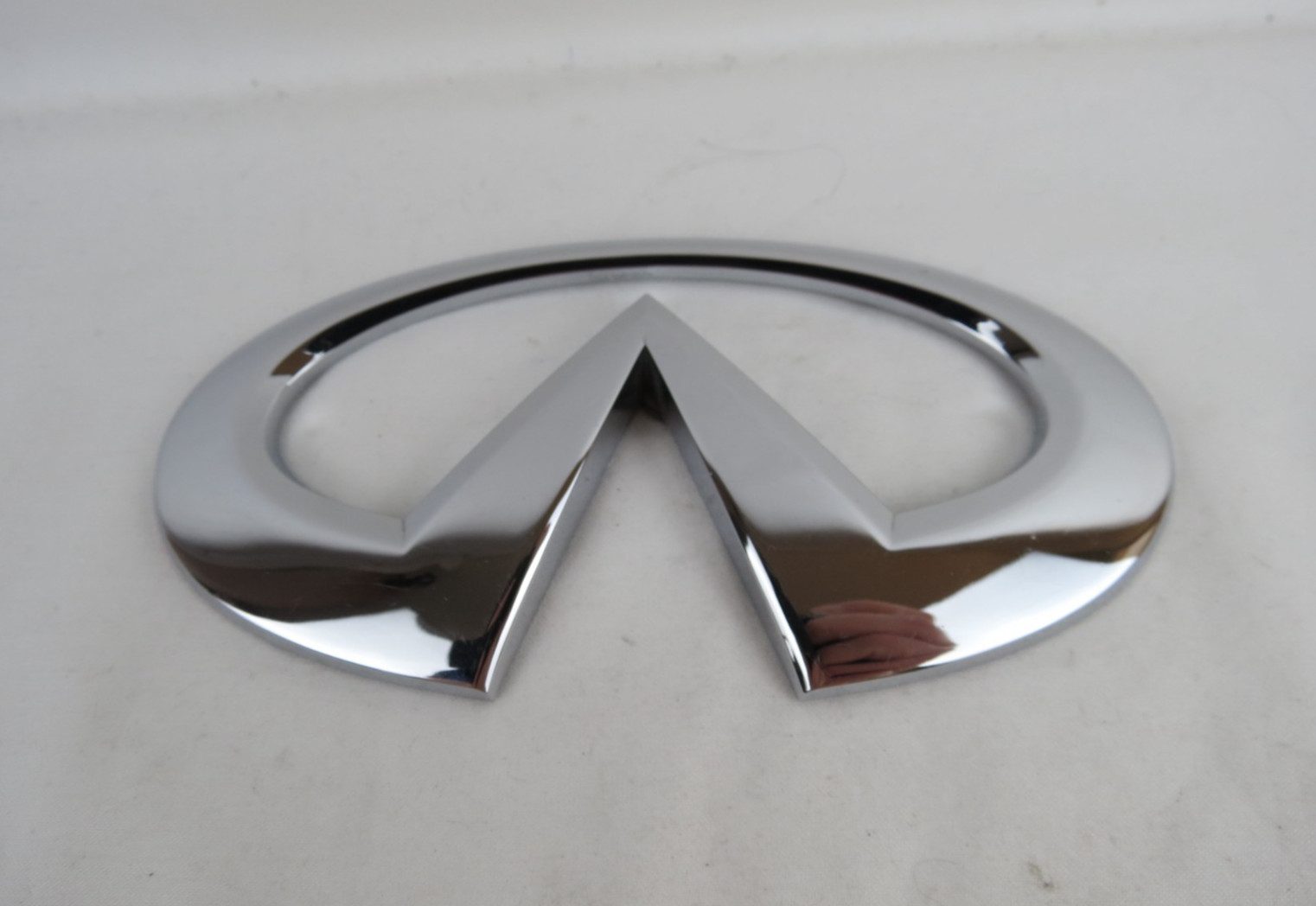 Genuine OEM! 2016-2020 Infiniti QX60 Rear Emblem Trunk Chrome Badge Symbol Logo