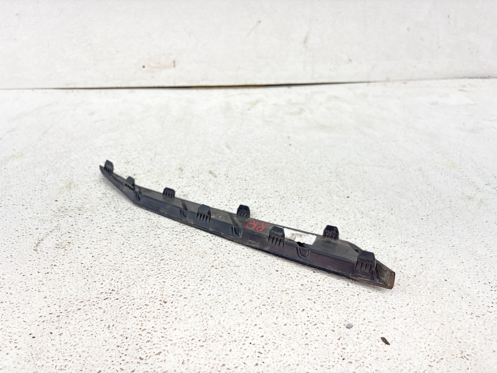 2024-2025 HYUNDAI SONATA PIECE REAR BUMPER MOLDING COVER RIGHT 86698-L1600EB OEM