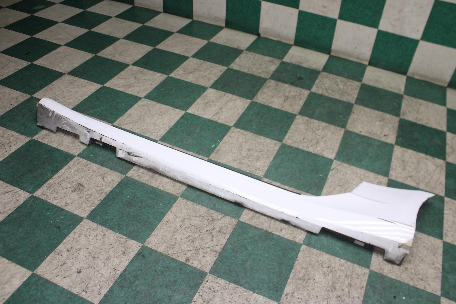 ⚠️NOTE⚠️ 16-24 Camaro Summit White Left LH Side Skirt Rocker Molding OE Panel OE
