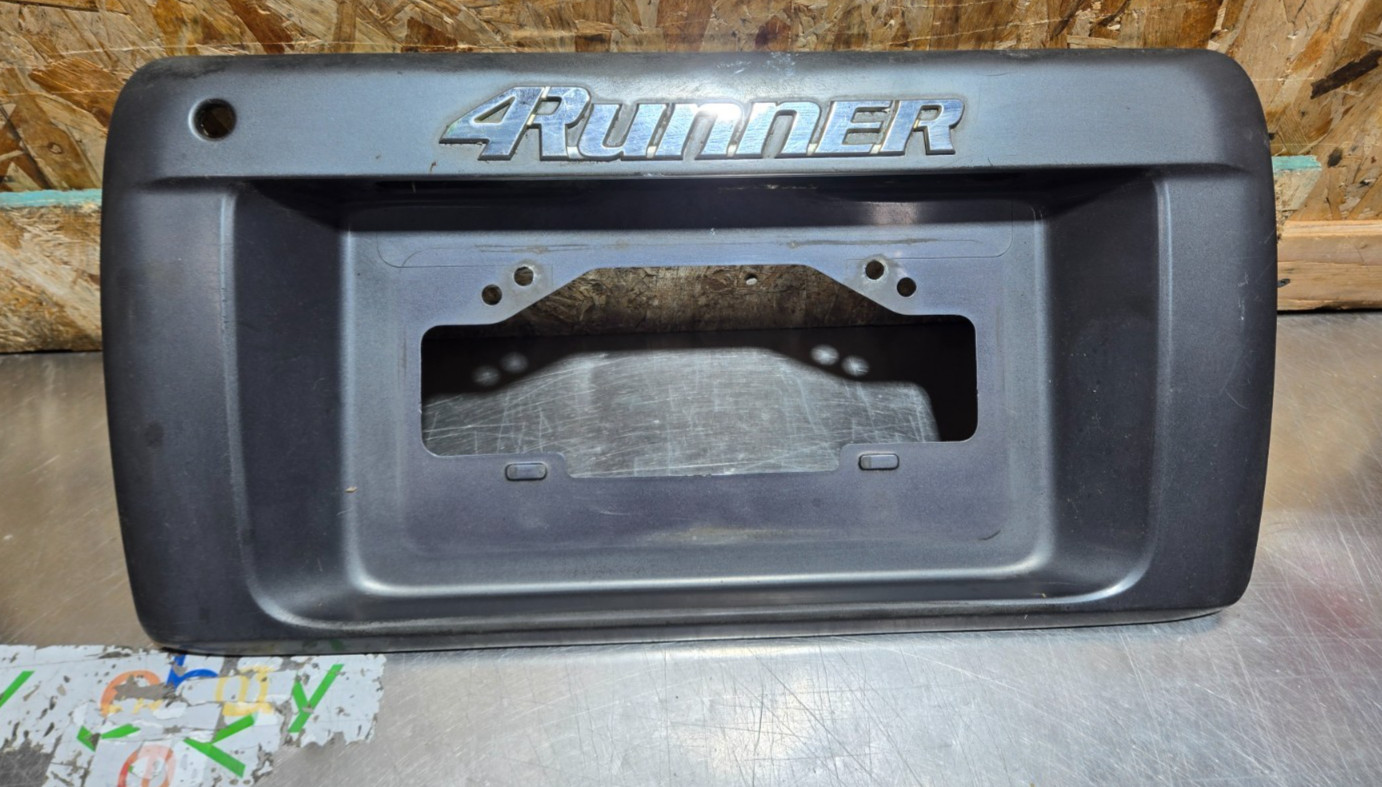 9602 TOYOTA 4RUNNER REAR HATCH LICENSE PLATE BRACKET HOLDER TRIM PANEL GREY OEM