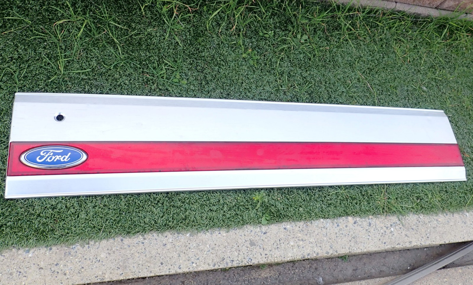 1987-1996 Ford Bronco OEM Tailgate Finish Panel Red Reflector OBS Tail Gate Trim