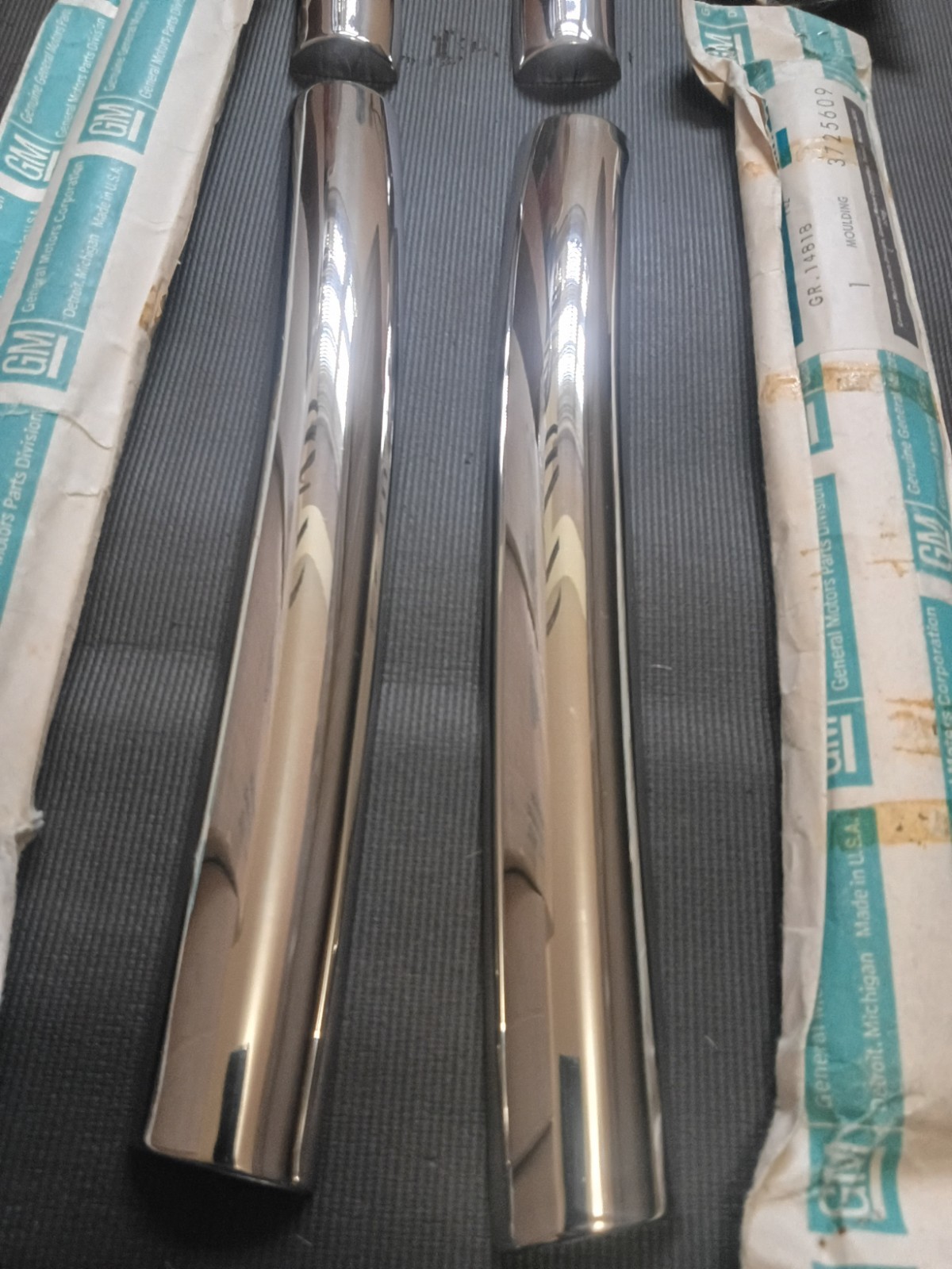 C1 CORVETTE 56-62 Seat Seperator/Console Trim Moldings “SET” GM NEW NOS