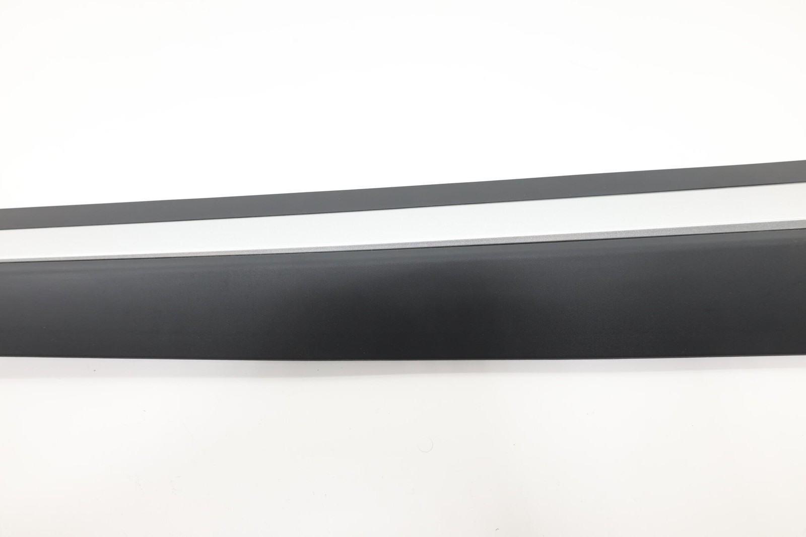 2023-2026 VINFAST VF 8 FRONT LEFT SIDE DOOR LOWER MOLDING COVER OEM BEX30032511