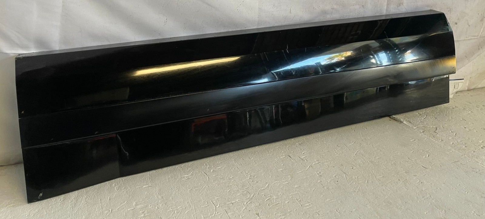 24-26 HYUNDAI SANTA FE FRONT RIGHT PASSENGER SIDE DOOR LOWER MOLDING #108677