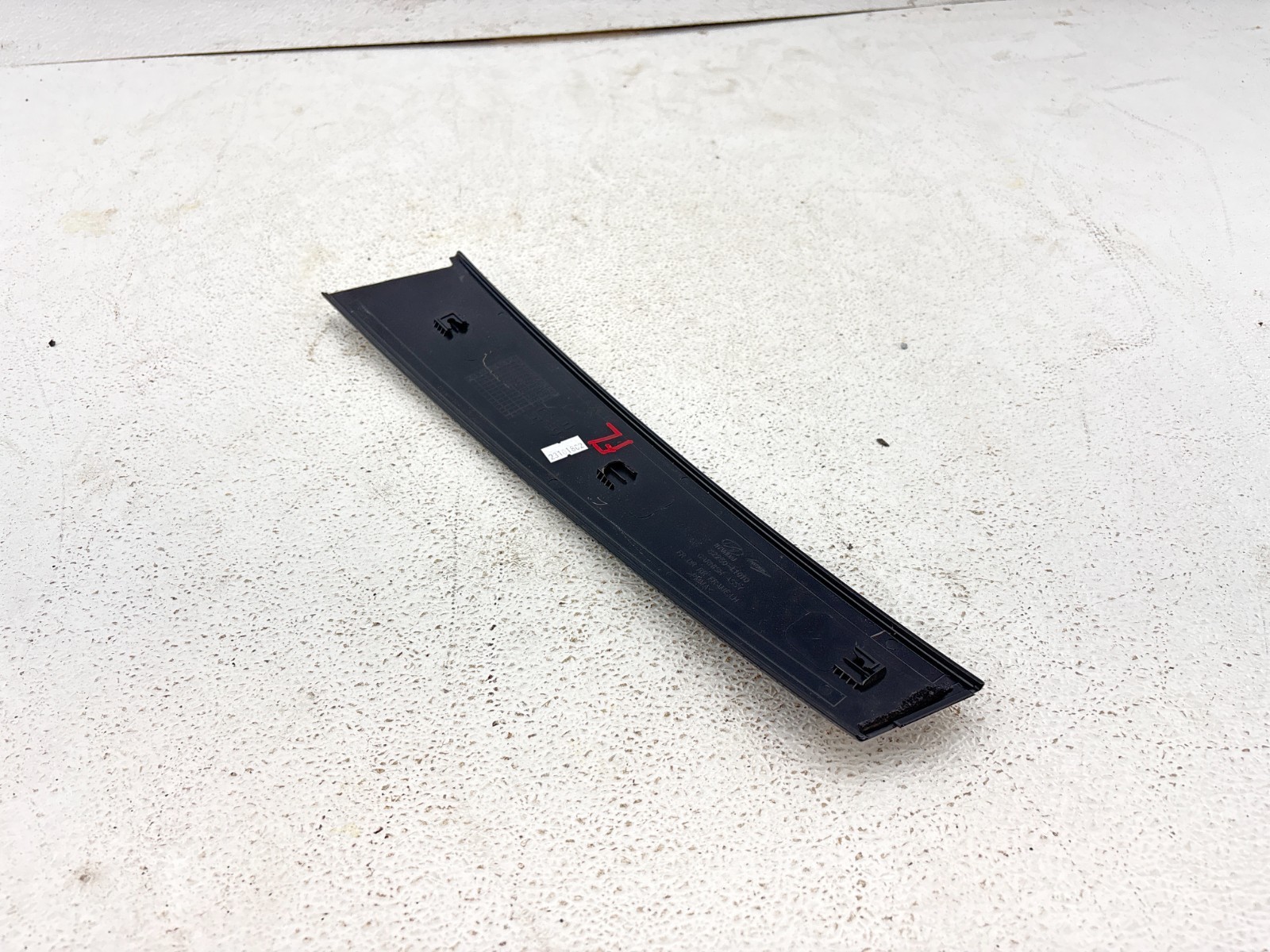 2020-24 HYUNDAI SONATA FRONT LEFT SIDE DOOR WINDOW B PILLAR APPLIQUE MOLDING OEM
