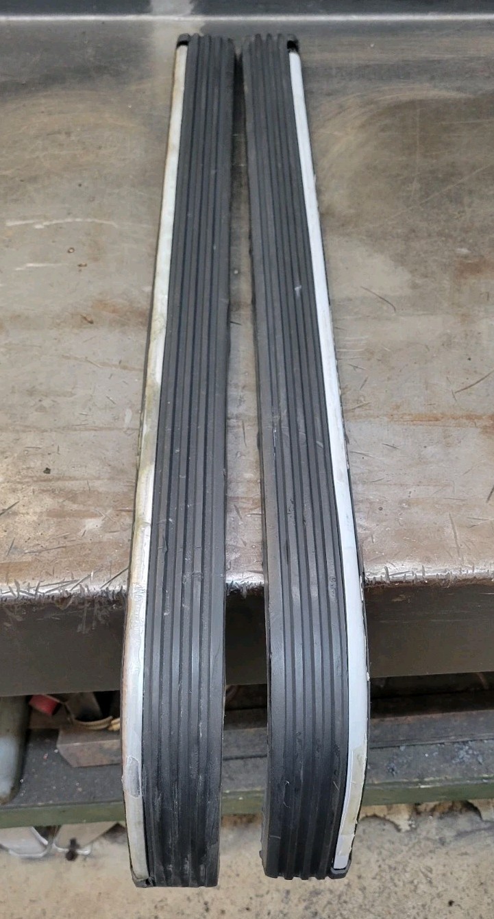 1989-1991 K5 Suburban Blazer Jimmy R/V Series Fromt Bumper Impact Strips OEM GM