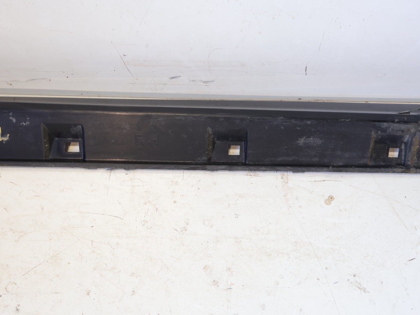 2012-2016 Subaru Impreza 2.0L Wagon Passenger Side Skirt Bottom Rocker RH OEM