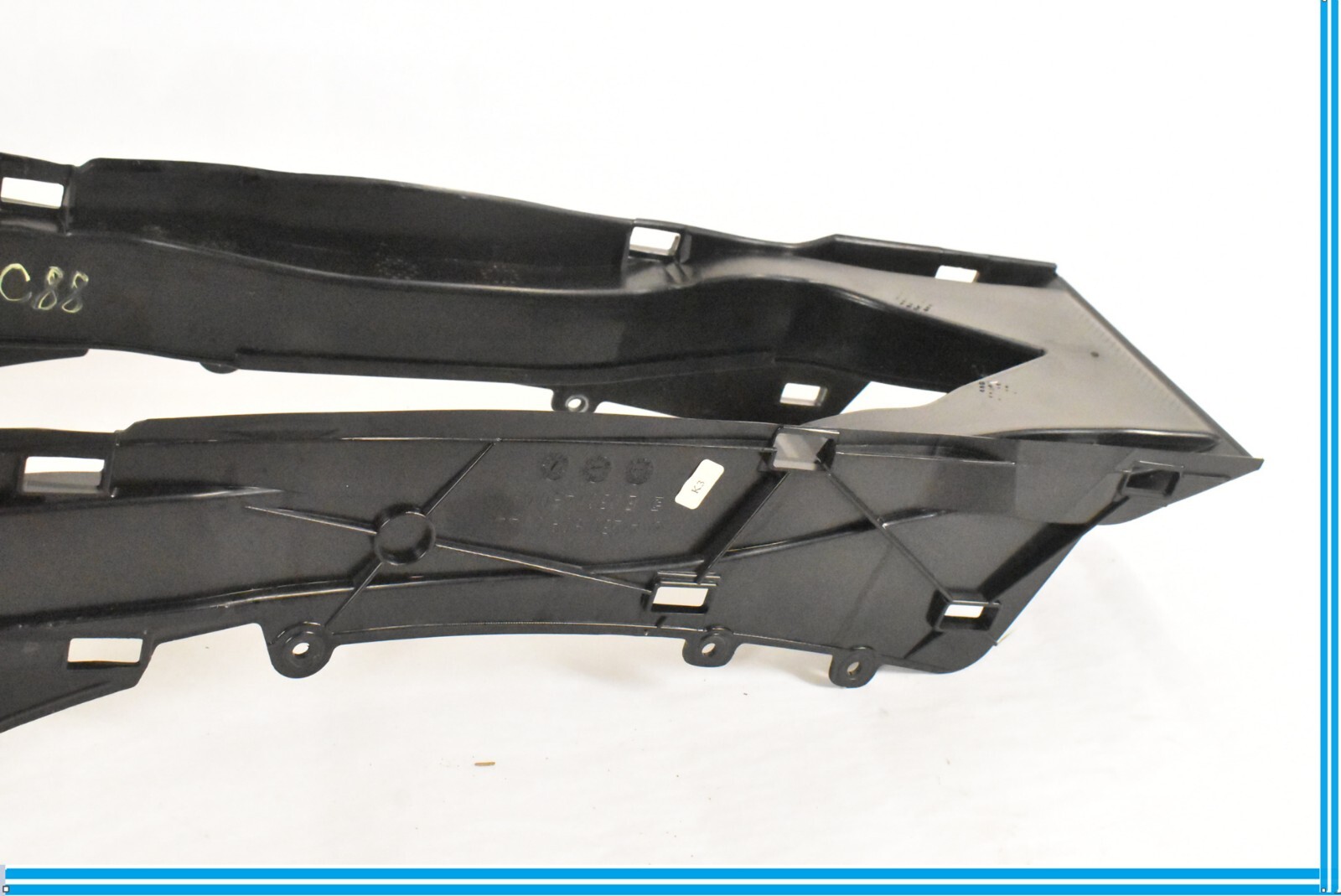 2003 – 2006 MERCEDES BENZ CL CLASS C215 BRACKET TRIM ARMREST CONSOLE CENTER OEM