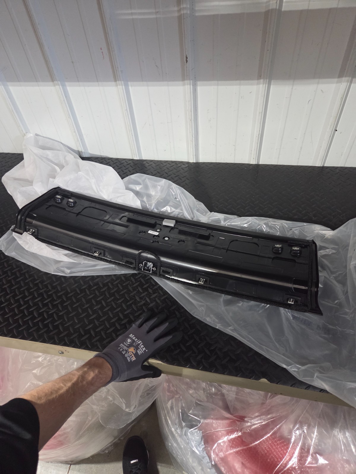 NEW OEM 2015-2020 Ford Mustang Shelby GT350 Deck Lid Finish Panel With Emblem