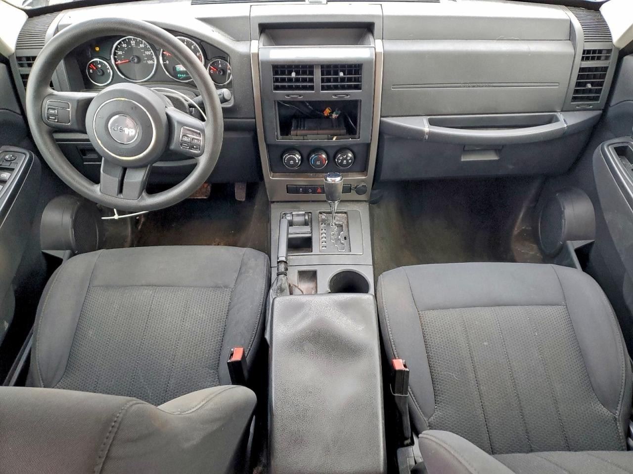 (LOCAL PICKUP ONLY) LIBERTY 2012 Rocker Panel Moulding 1743439