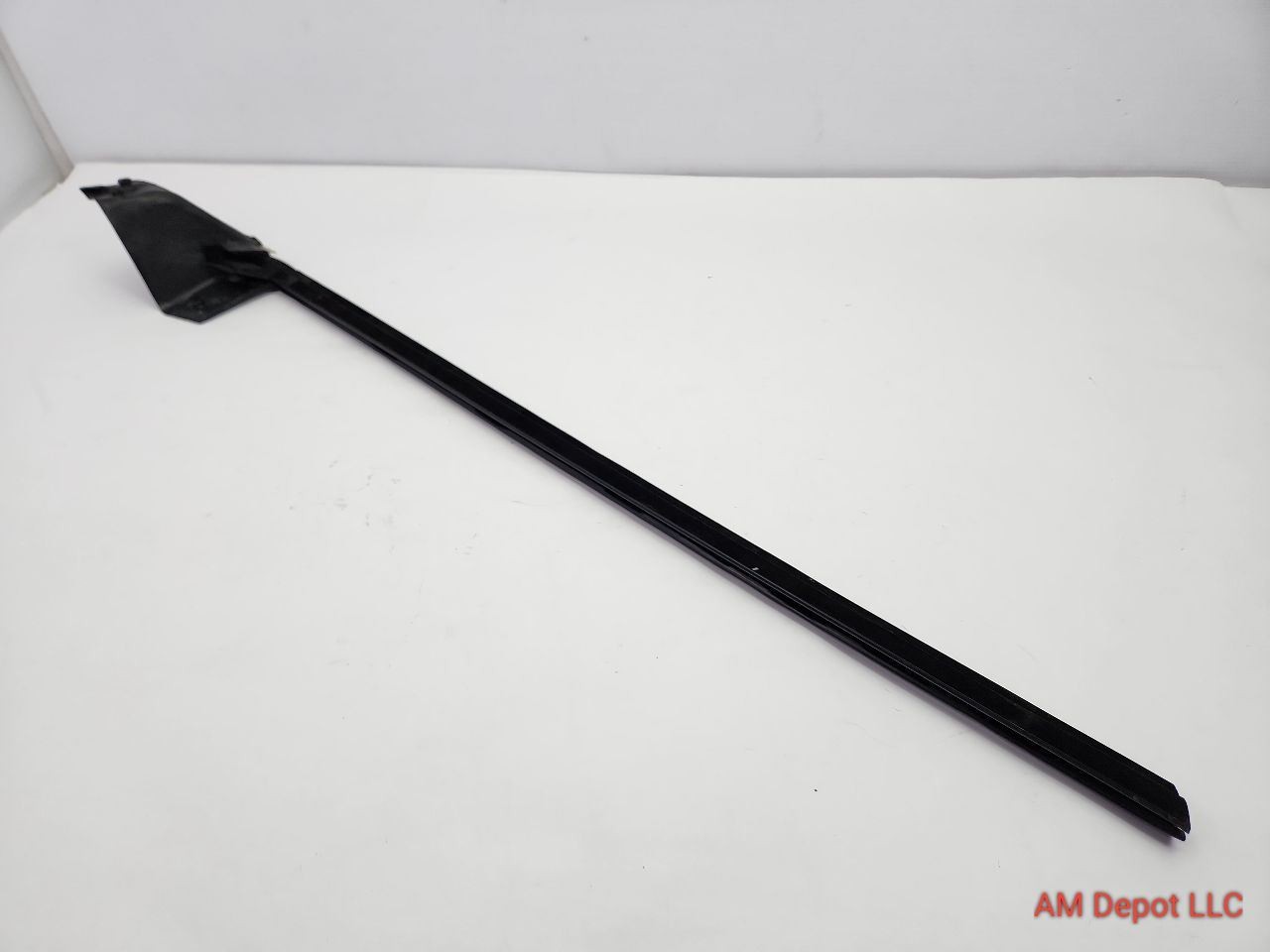 2009 BMW 135i 128i E82 E88 E81 Right Door Interior Window Channel Seal 7164940