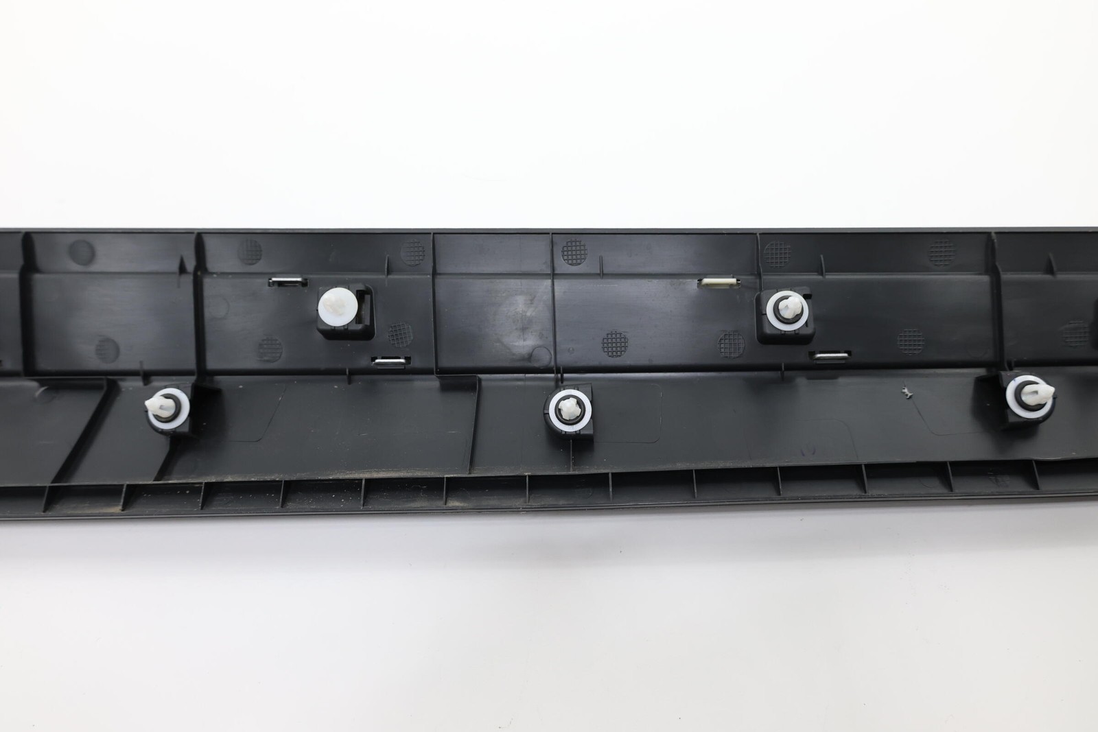 2023-2026 VINFAST VF 8 FRONT LEFT SIDE DOOR LOWER MOLDING COVER OEM BEX30032511