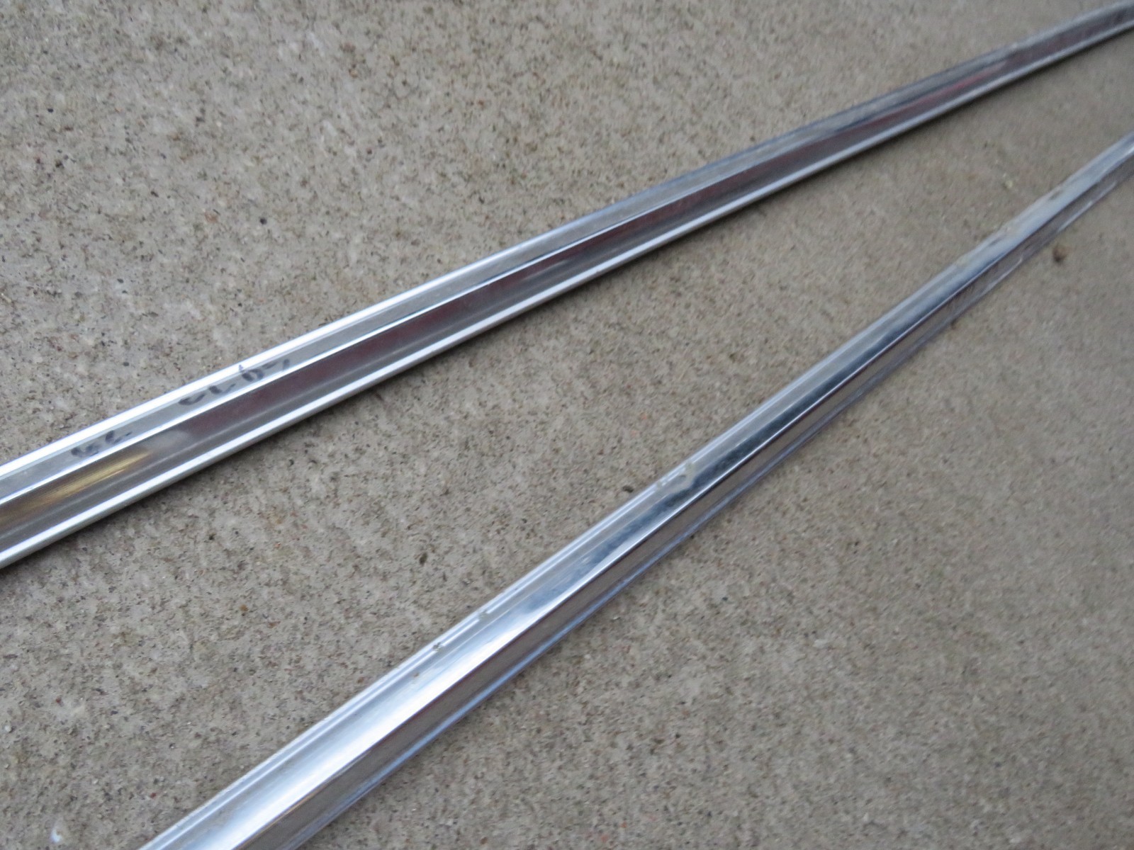 1962 62 Oldsmobile Dynamic 88 Front Fender Spears Molding Rh & Lh ~ Original