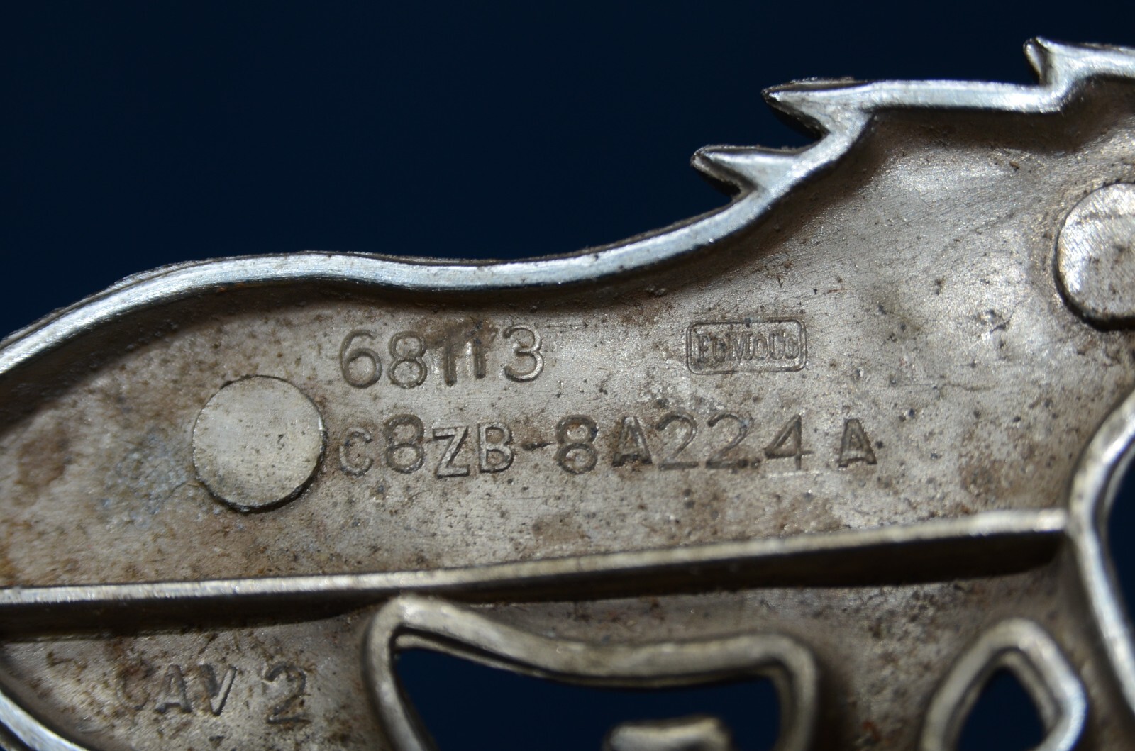 1968 年野马跑步马格栅徽章小马装饰品 C8ZB-8A224-A-
