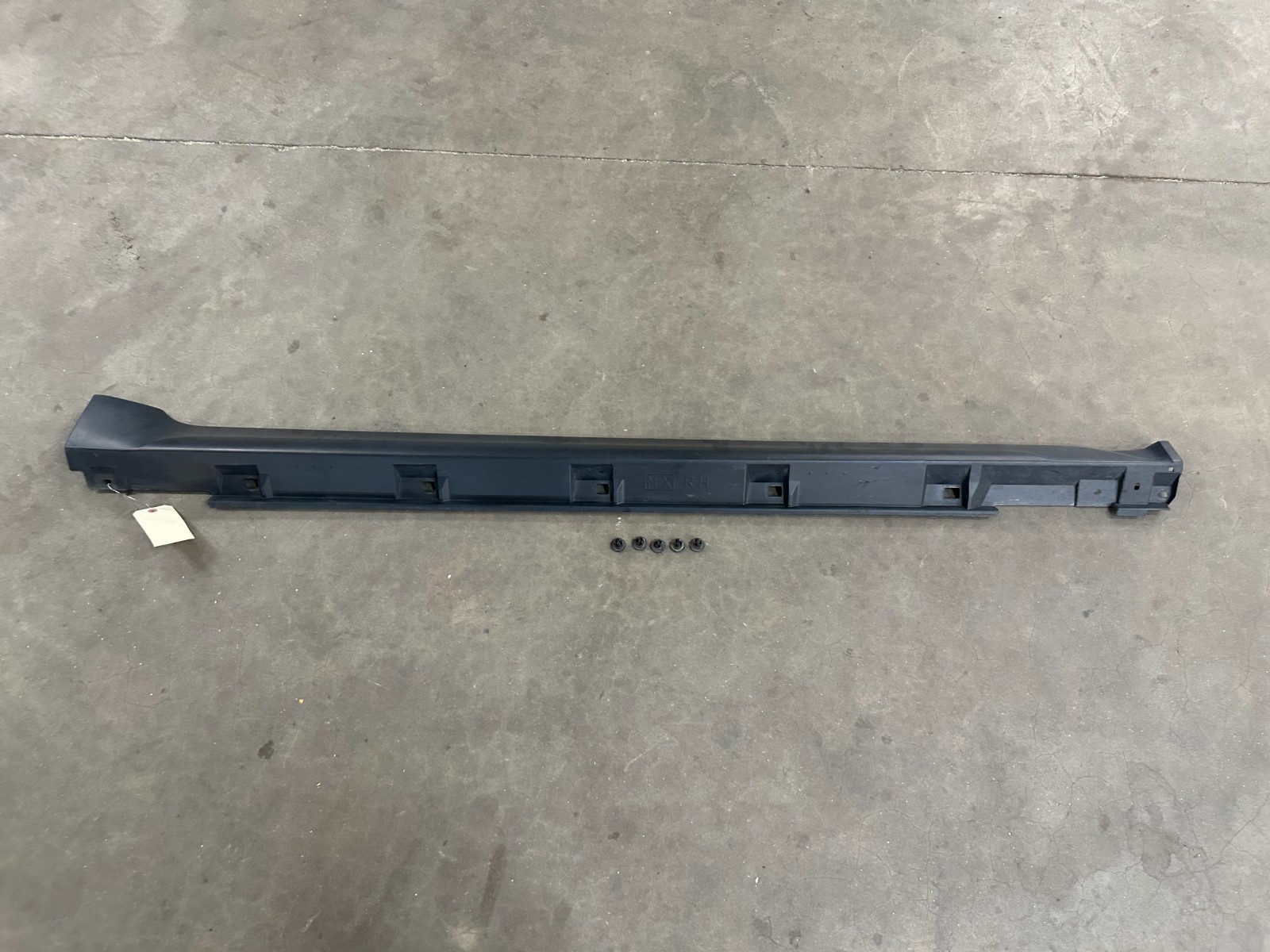 13-17 SUBARU CROSSTREK RIGHT LOWER SKIRT SIDE ROCKER PANEL MOLDING, OEM LOT3670