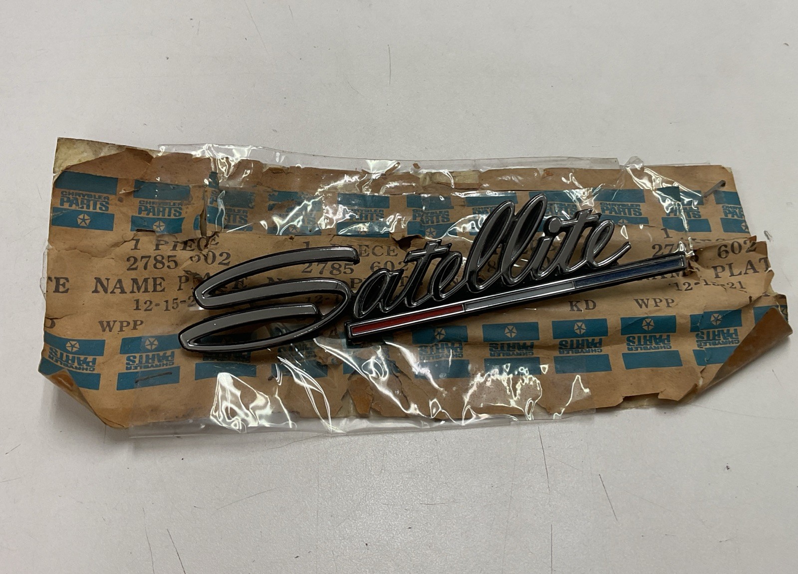 NOS 1967 68 Plymouth Satellite Emblem 2785602 Nice y5
