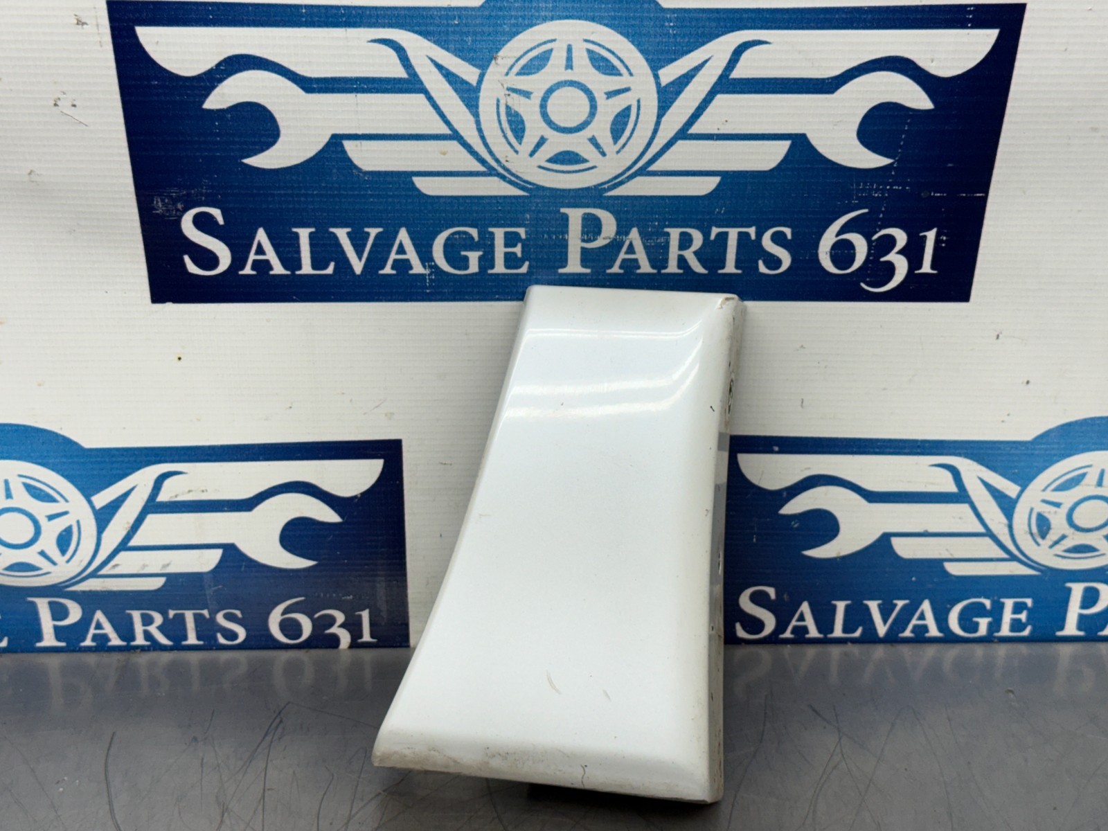 2011 Nissan Quest Front Passenger Right Lower Fender Body Trim Molding White