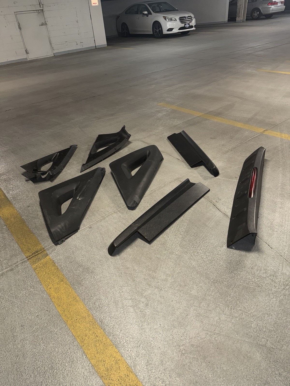 02 to 13 Avalanche Escalade EXT Left & Right Sails ,doors and Third Brake !!!