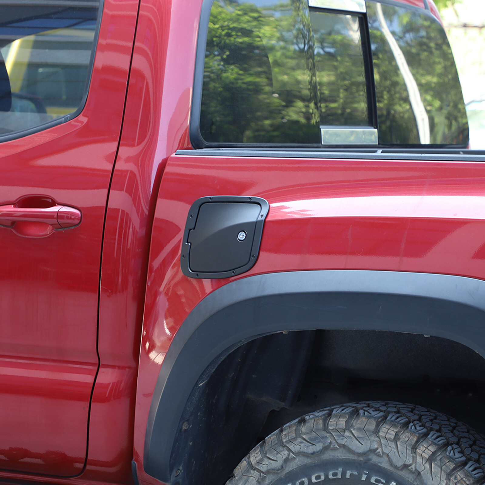 Gas Cap Cover Fuel Filler Door Fuel Tank cover W/ Lock For Toyota Tacoma 2016-22