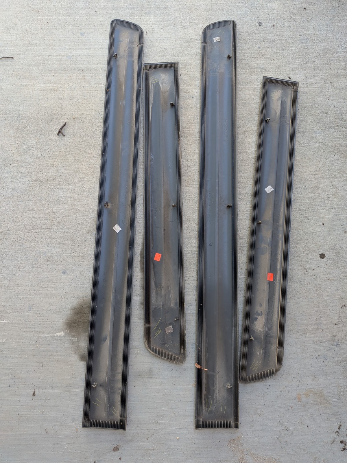01-07 Toyota Sequoia Door Body Side Molding Full Set 4pc Silver 1D6 OEM