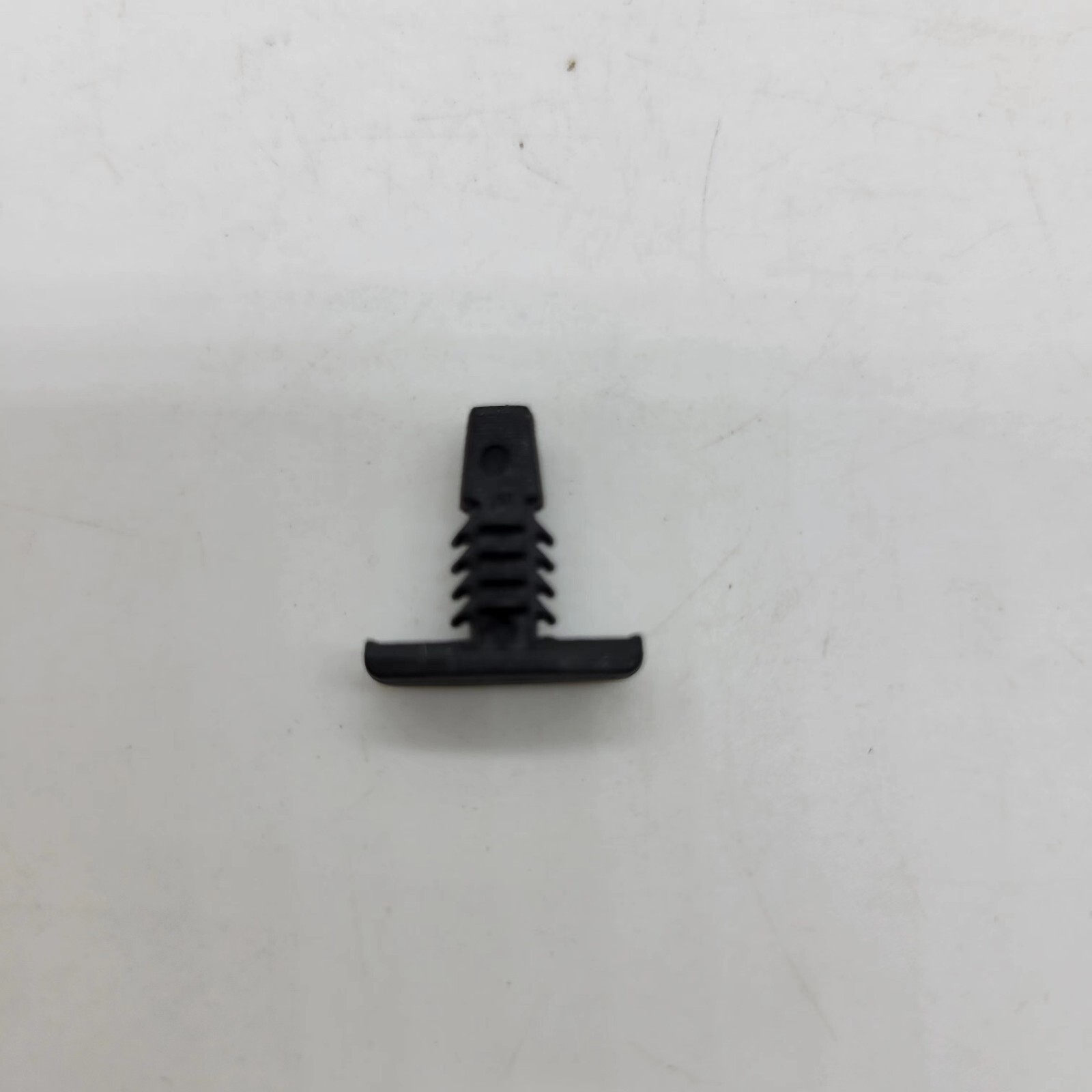 25x plastic Weatherstrip Retainer Clips For GM High-quality plastic small rivets