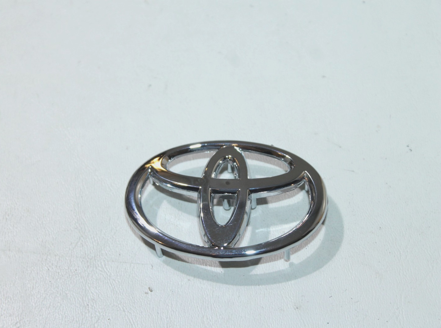 Toyota Steering Wheel Emblem Corolla Auris Hilux Camry 4Runner Highlander Tacoma