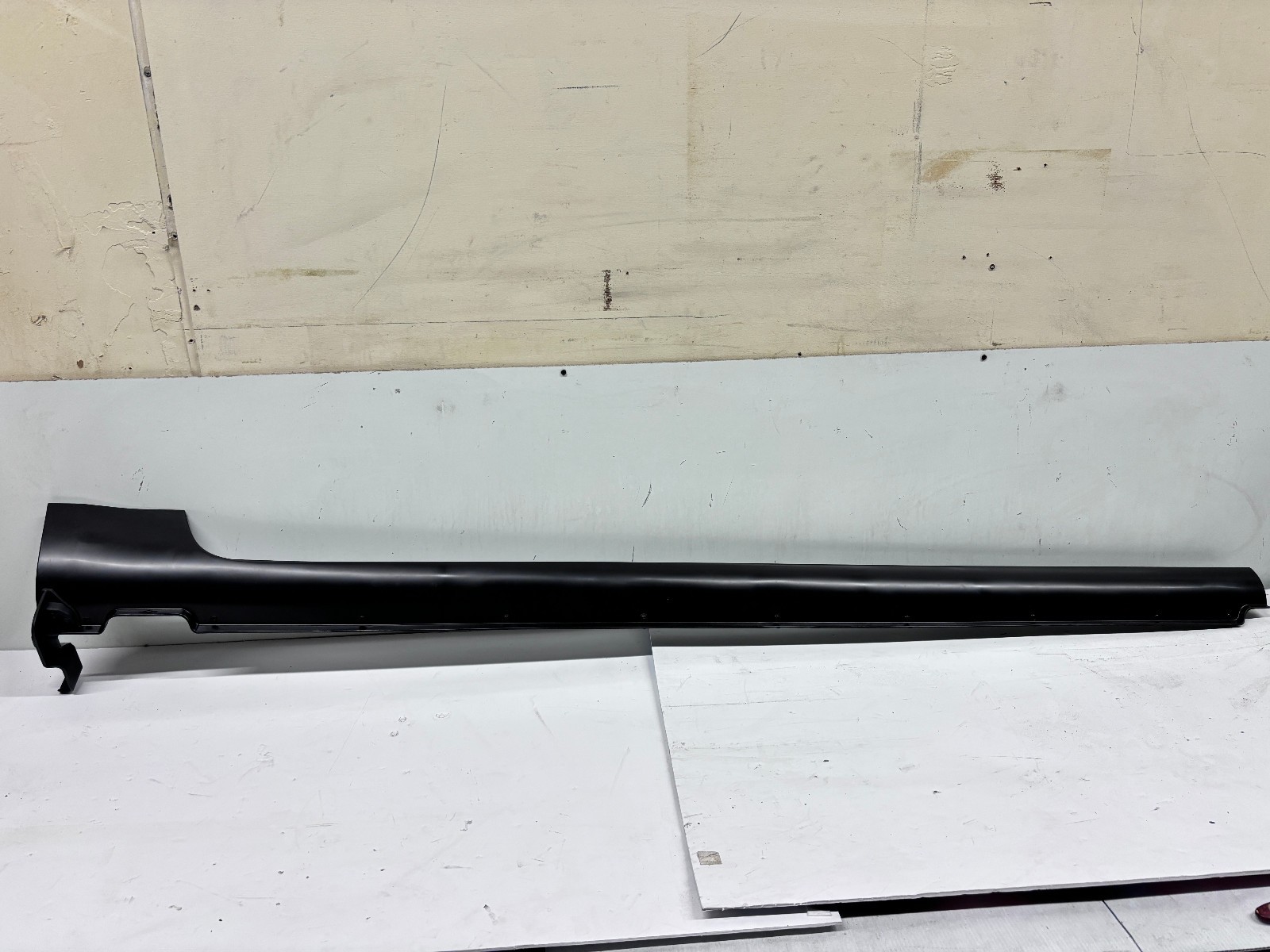 2006-2011 2012 2013 2014 Kia Sedona right side OEM rocker molding 87762-4d000