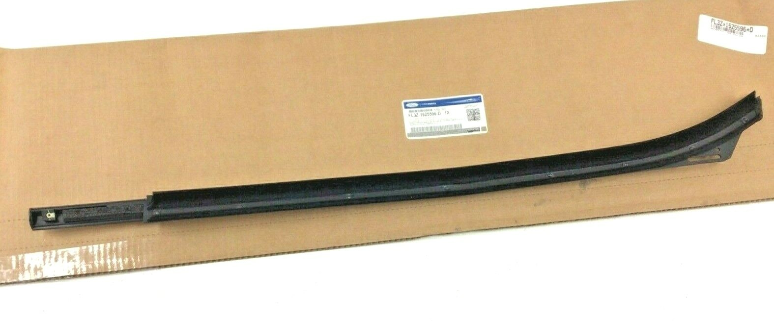 Ford F-150 F-250 F-350 right hand rear Door Window Outer Belt Molding new OEM
